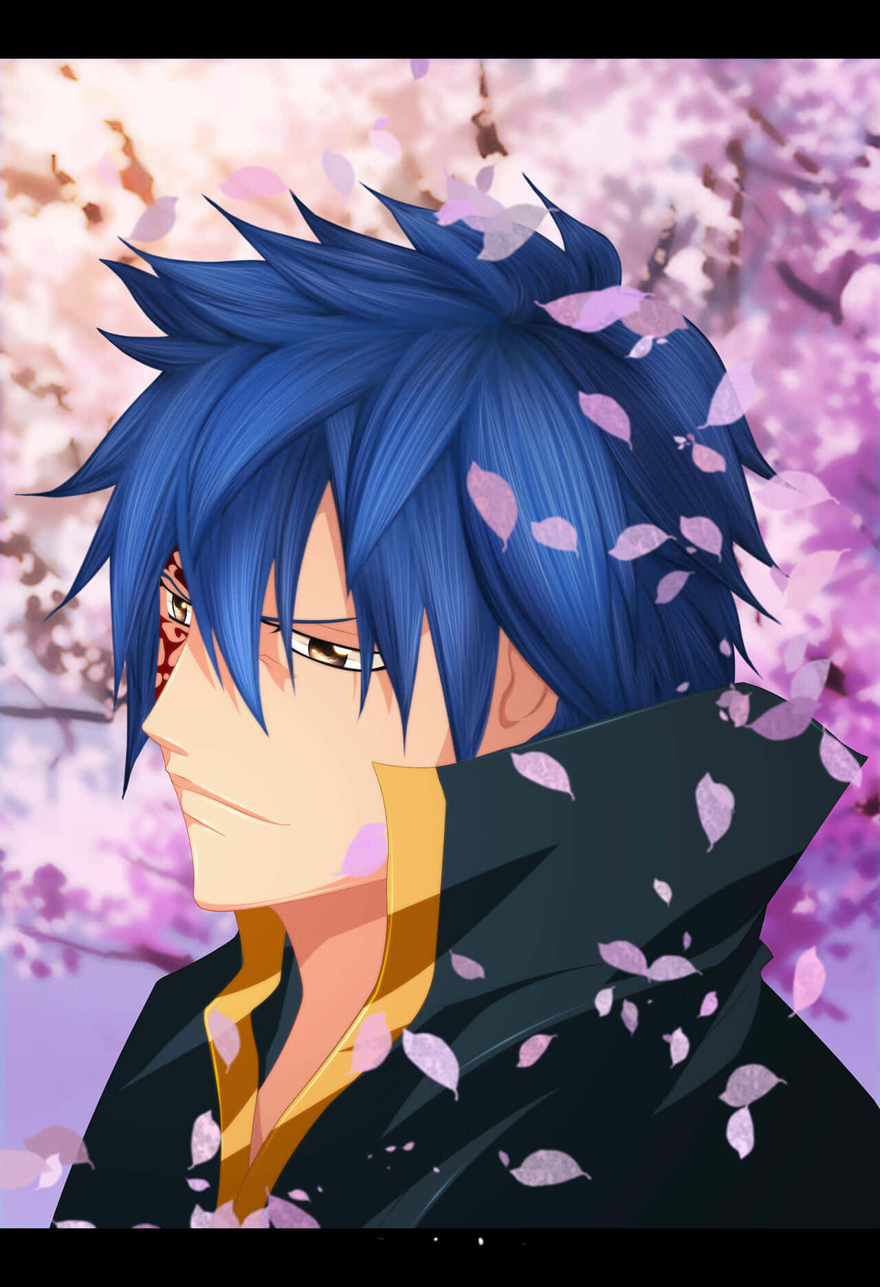 Jellal Fernandes 桌布 壁紙 — 一個藍色頭髮、帶有紅色眼睛標記的動漫角色，在飄落的粉紅色櫻花中側面站立。