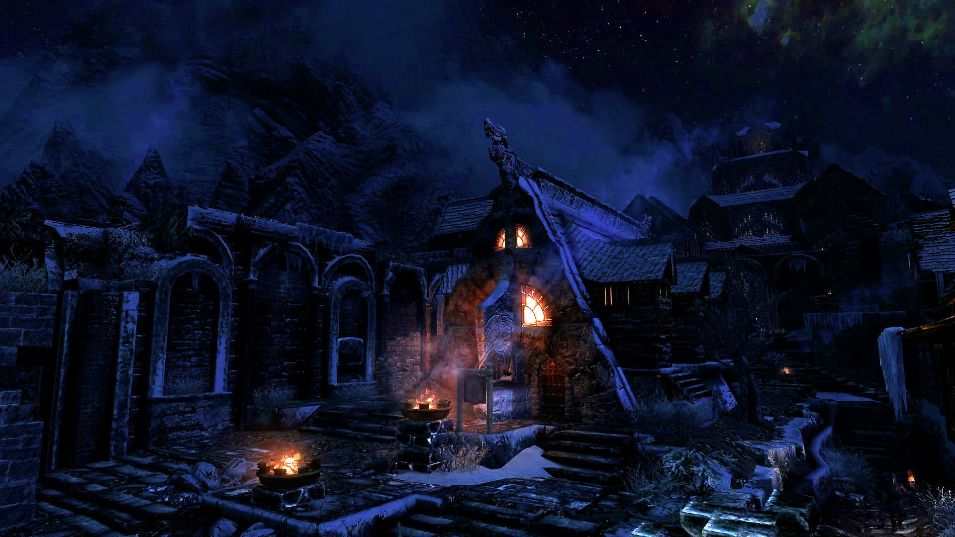 Skyrim Windhelm 桌布 壁紙 — 一個被雪覆蓋的中世紀村莊夜景，窗戶和火坑在星空下閃爍著光芒。