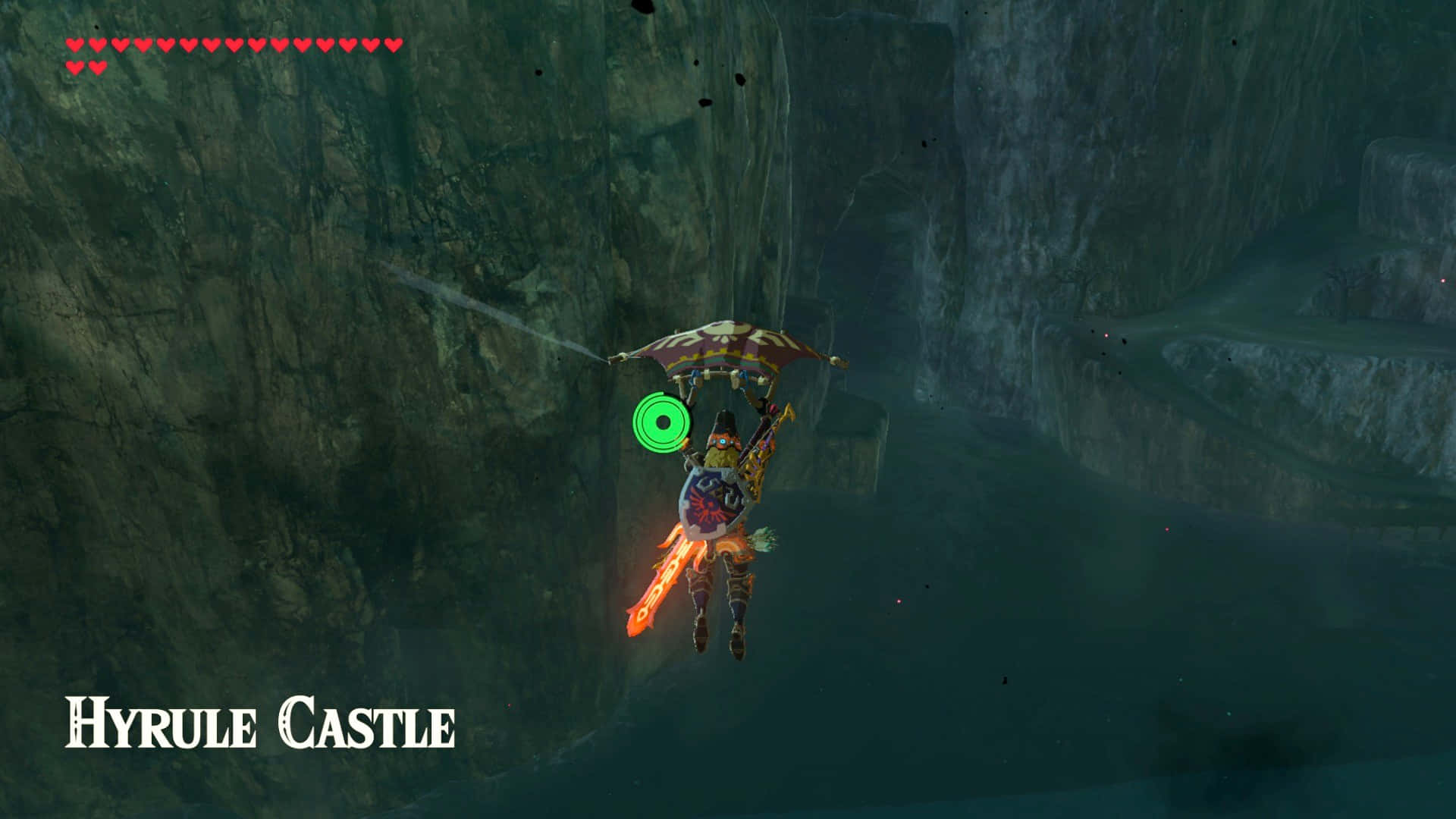 The Legend Of Zelda Hyrule 桌布 壁紙 — 一個角色在海拉魯城堡上方，帶著發光的綠色戒指和火焰劍，滑翔穿過黑暗的洞穴峽谷。