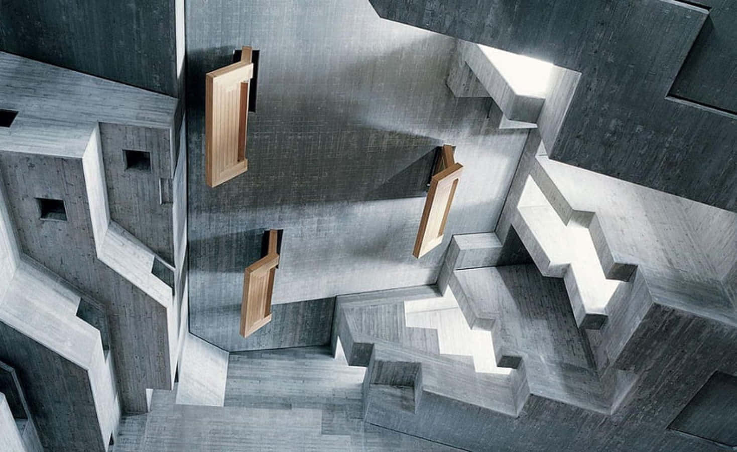 Modernism 桌布 壁紙 — 一個超現實的混凝土建築迷宮，帶有漂浮的木門和銳利的幾何陰影。