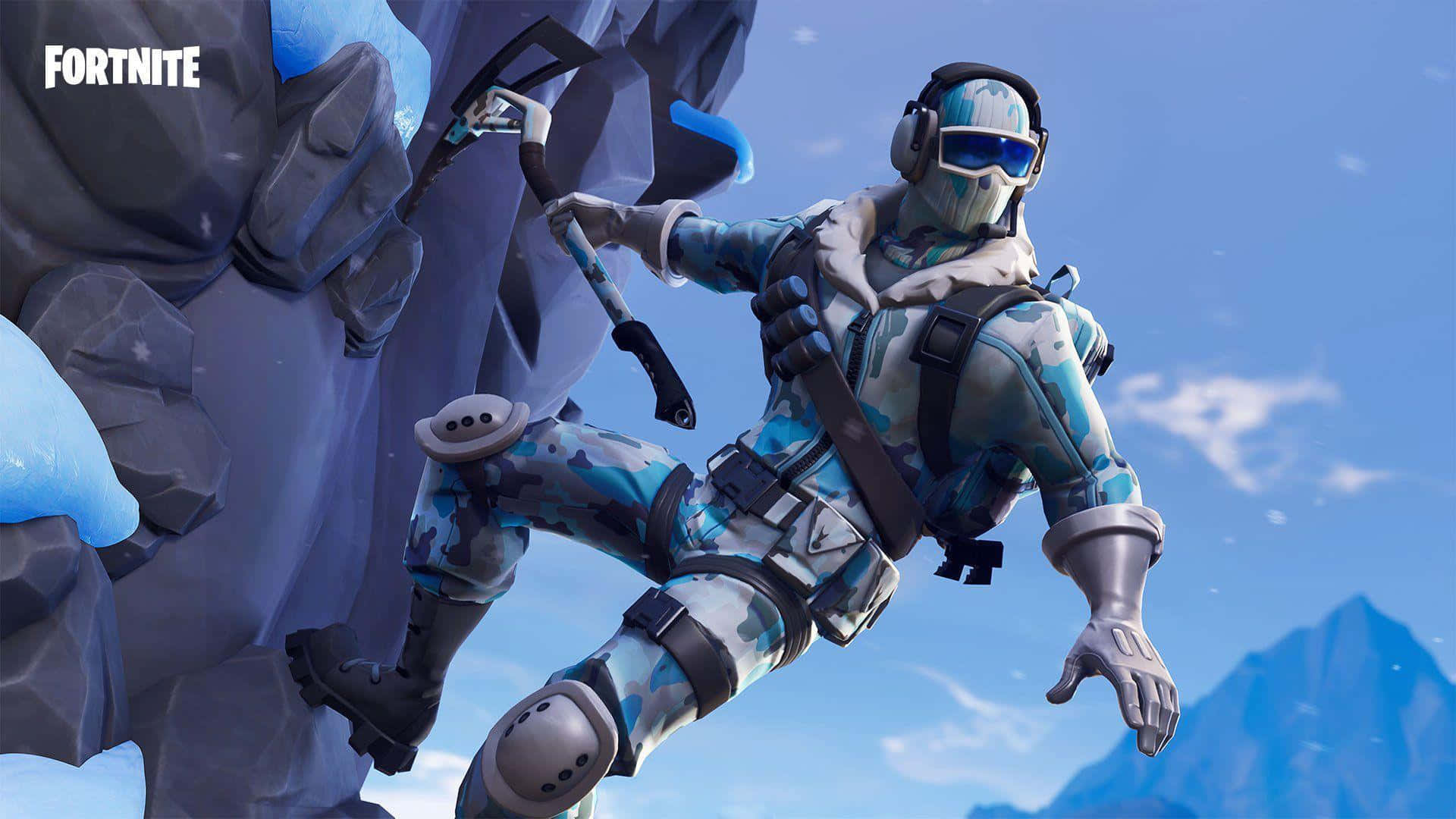 Frostbite 桌布 壁紙 — 一個身穿藍白迷彩的 Fortnite 角色，在明亮的藍天下用冰鎬攀爬積雪的懸崖。