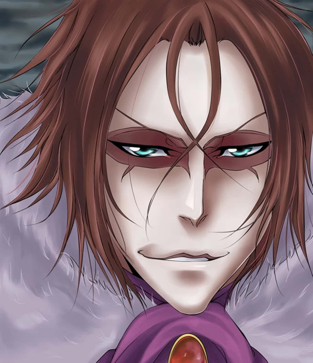 Bleach Muramasa 桌布 壁紙 — 一個近距離動漫肖像，角色擁有棕色頭髮和銳利的藍色眼睛，穿著帶有紅色寶石的紫色長袍。