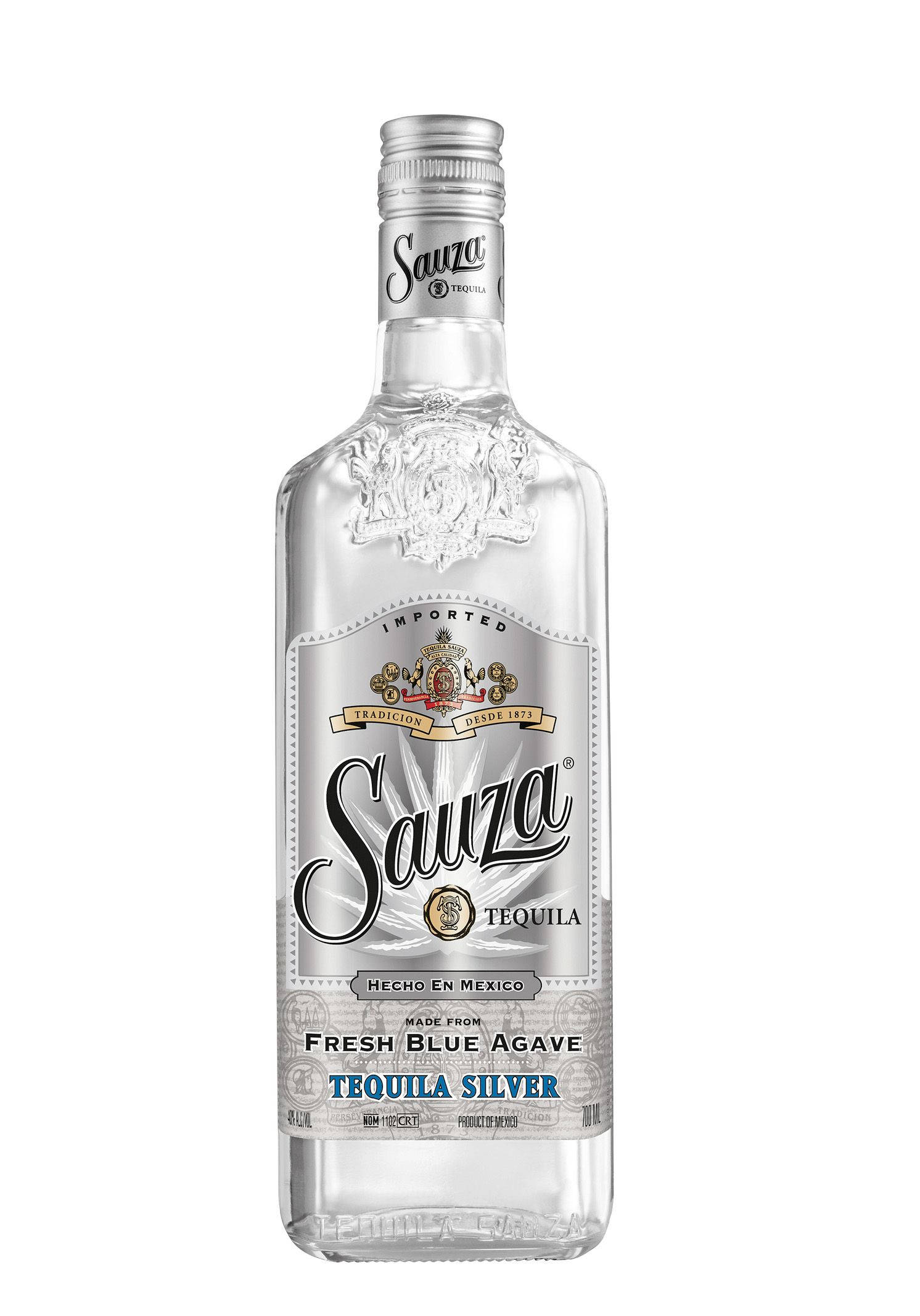 Sauza Hacienda Tequila Silver White 壁紙 — 一個透明玻璃瓶的 Sauza Tequila Silver 孤立地立在純白背景上，展示其優雅的銀色標籤和浮雕徽章。