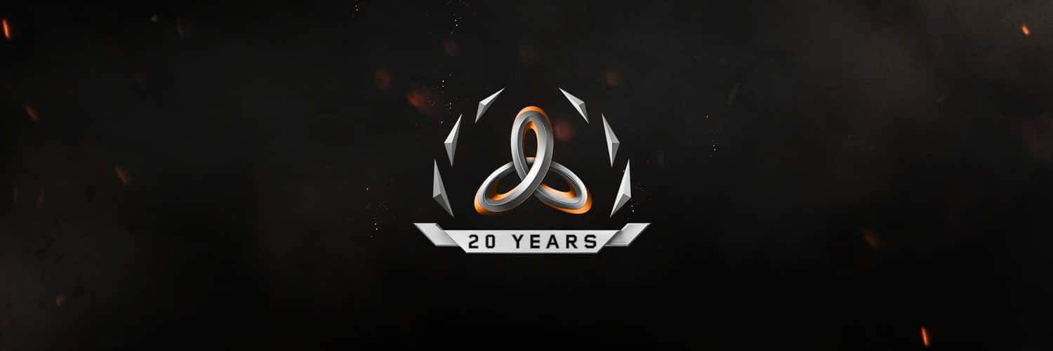 Treyarch 桌布 壁紙 — 一個金屬互扣環標誌，帶有「20 YEARS」橫幅，在黑暗煙霧背景中發光，並有漂浮的火花。