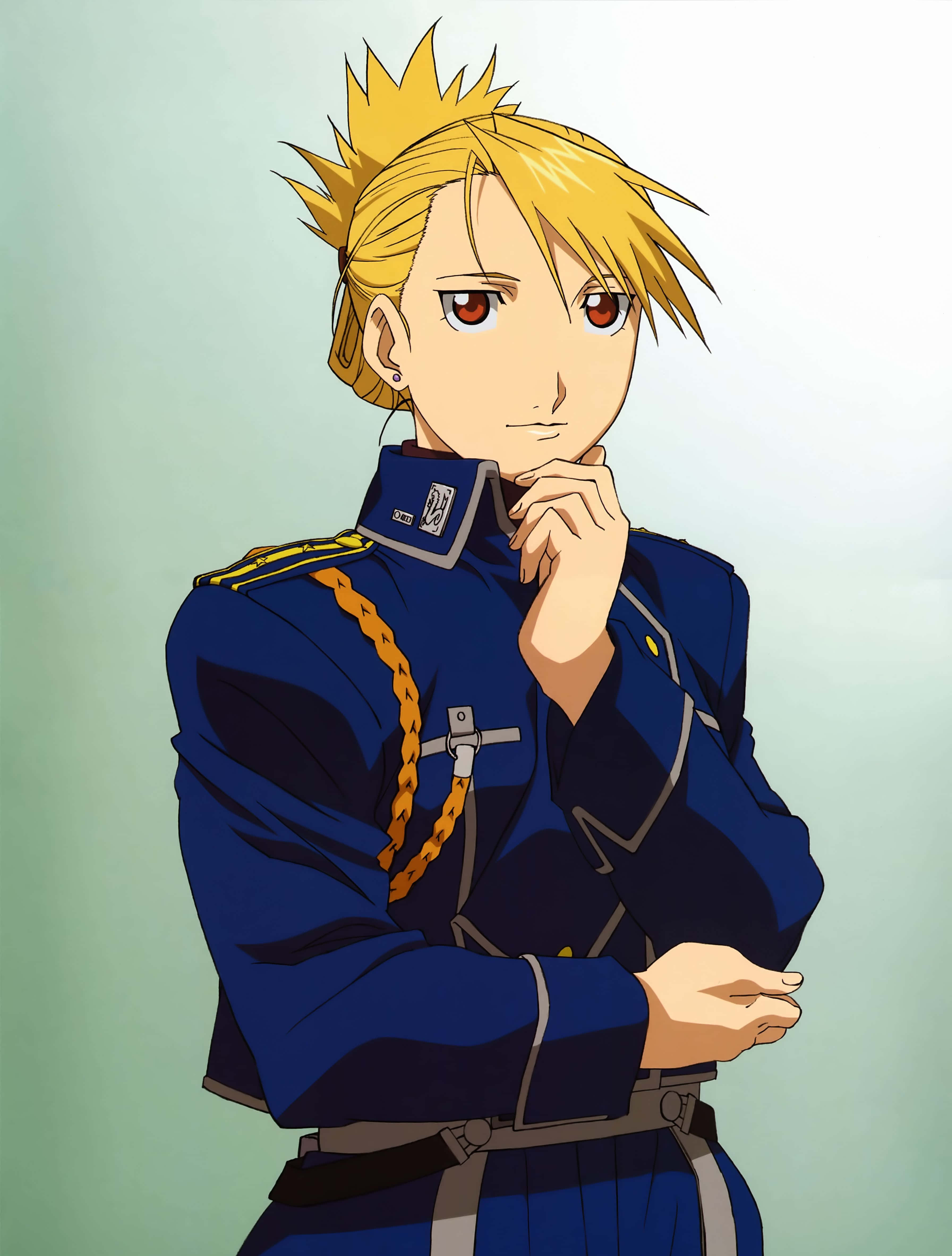 Riza Hawkeye 桌布 壁紙 — 一個金色尖刺頭髮的動漫角色，穿著細節豐富的藍色軍服，在柔和的綠色背景前沉思地擺姿勢。
