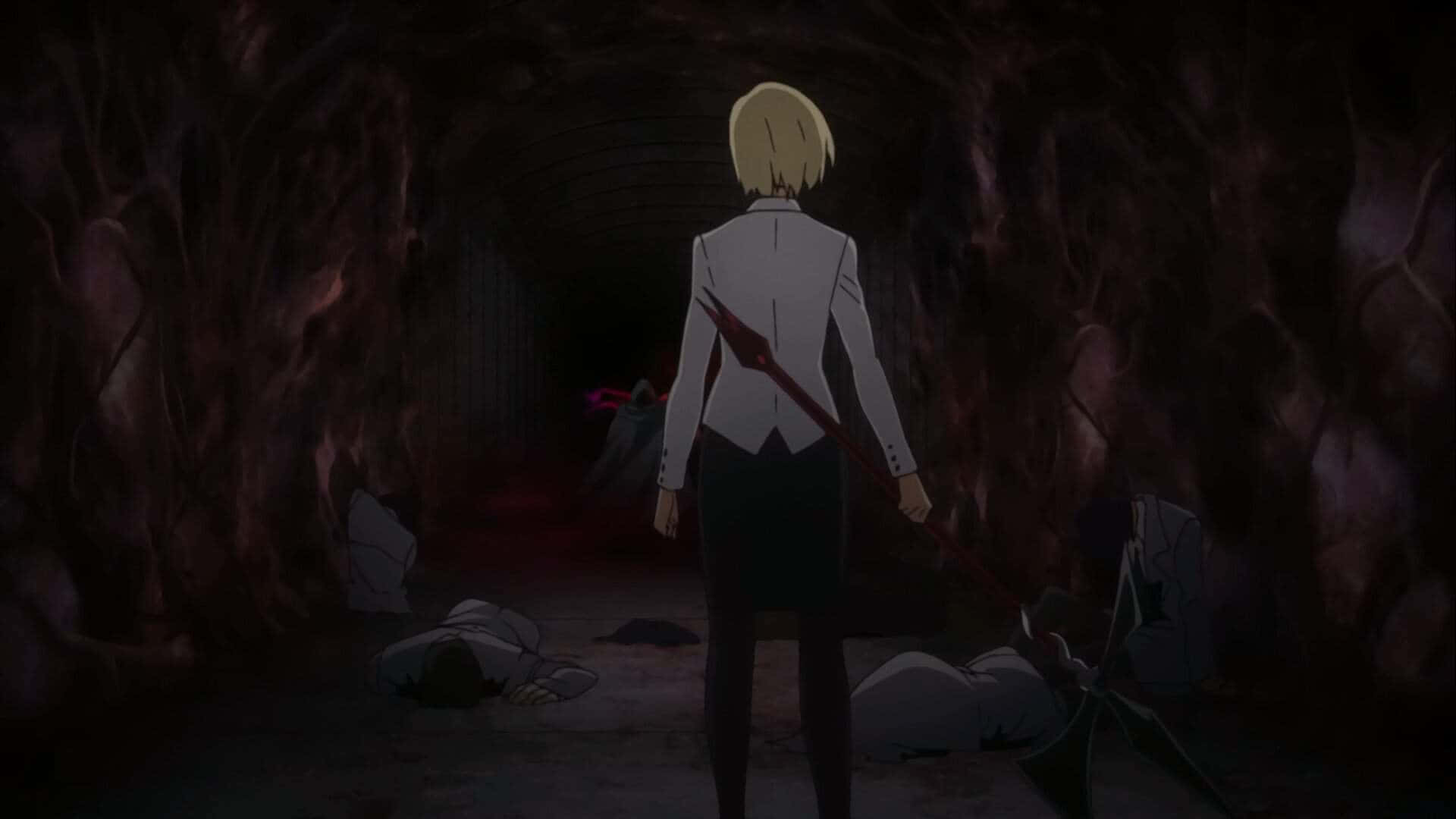 Akira Mado 桌布 壁紙 — 一個金髮動漫角色穿著白襯衫，手持長矛走進黑暗洞穴，周圍有倒下的身影。