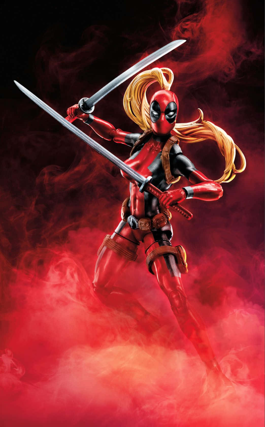 Lady Deadpool 桌布 壁紙 — 一個金髮女性死侍角色在黑暗背景中，於旋轉的紅色煙霧中揮舞兩把劍。