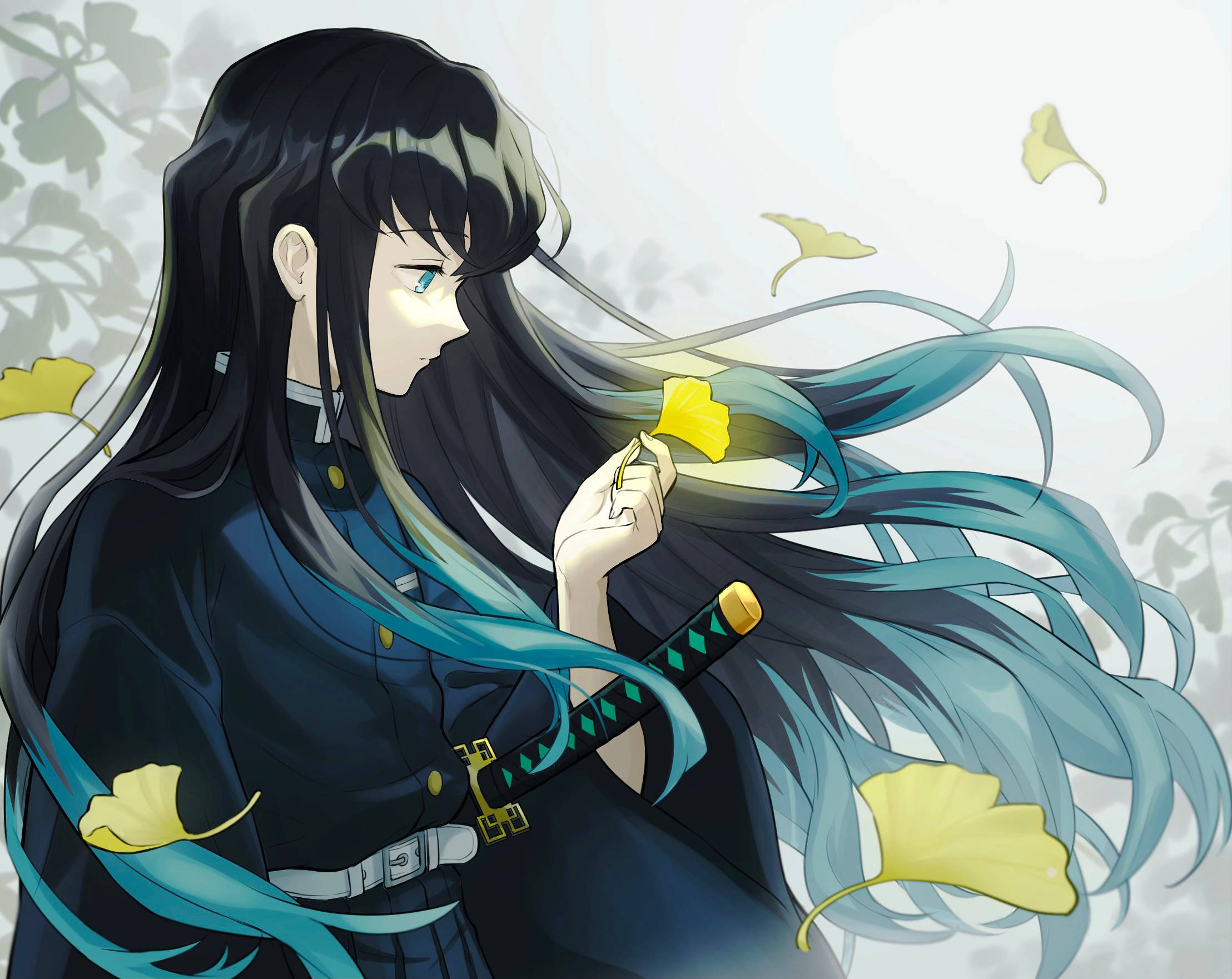 Muichiro 桌布 壁紙 — 一個長著黑色和藍綠色長髮的動漫女孩手持一片黃色銀杏葉，風吹動她的頭髮和周圍更多的葉子。