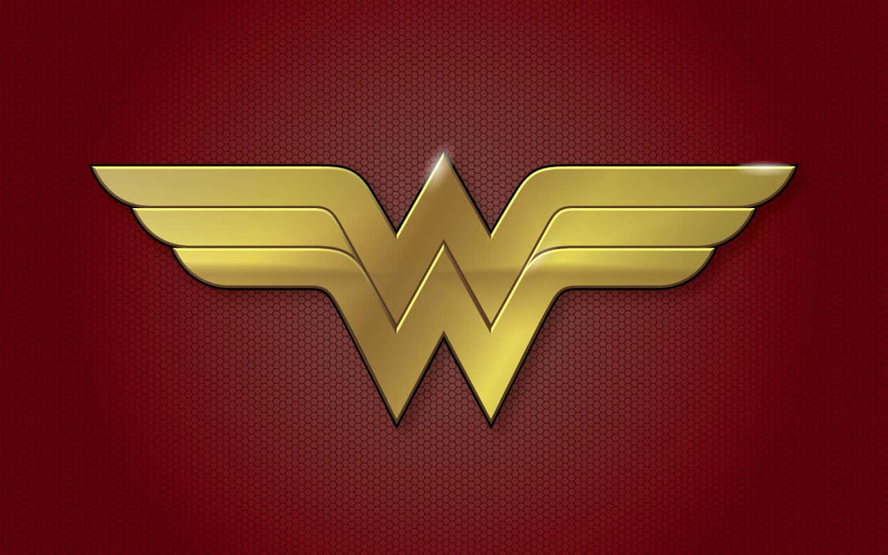 神奇女俠 桌布 壁紙 — 一個閃閃發光的金色神奇女俠標誌，帶有翅膀的「W」，居中在帶有紋理的深紅色背景上。