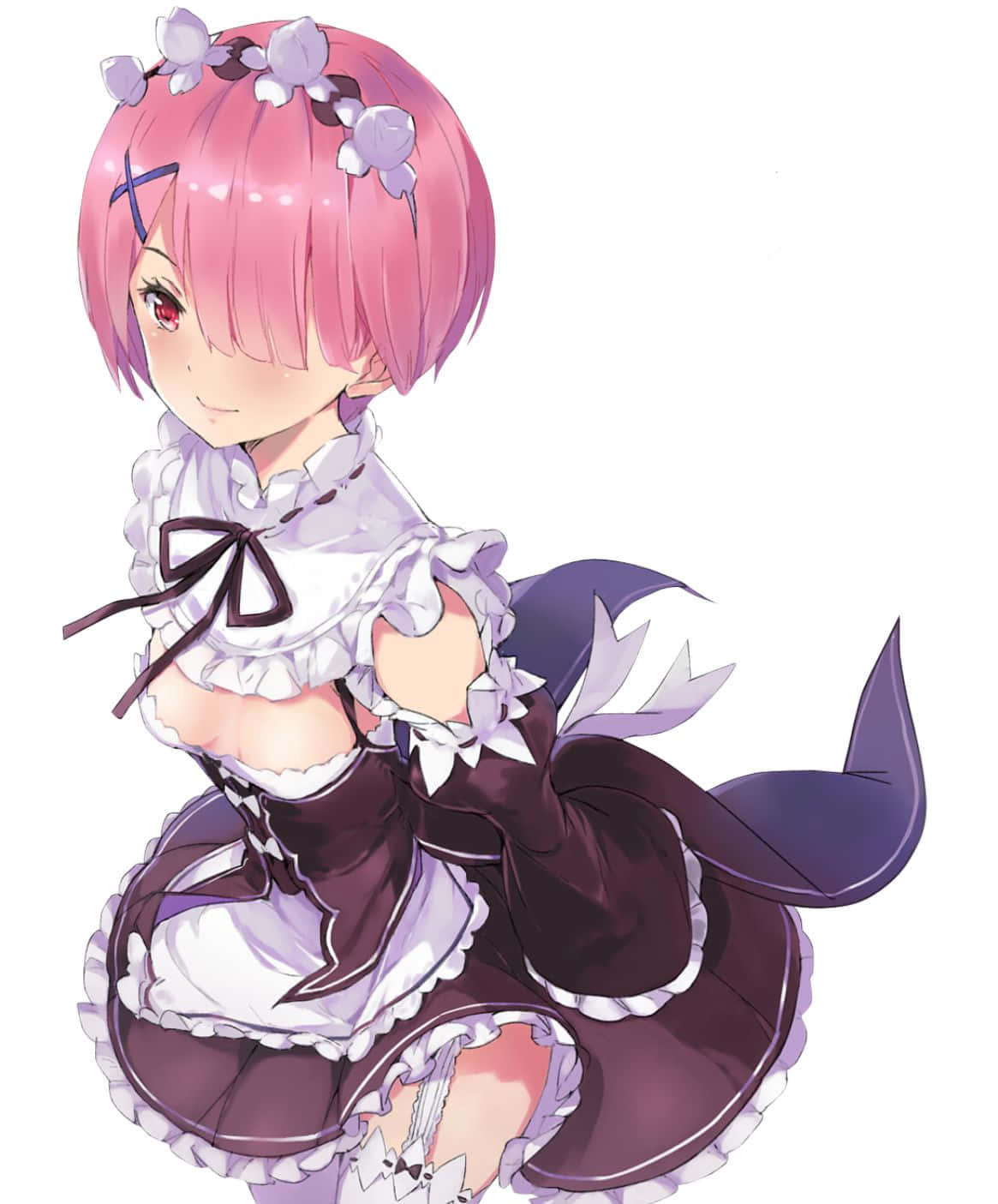 Re Zero Ram 桌布 壁紙 — 一個開心的動漫女孩，粉紅色頭髮，穿著紫色女僕裝，坐在純白色背景前微笑。