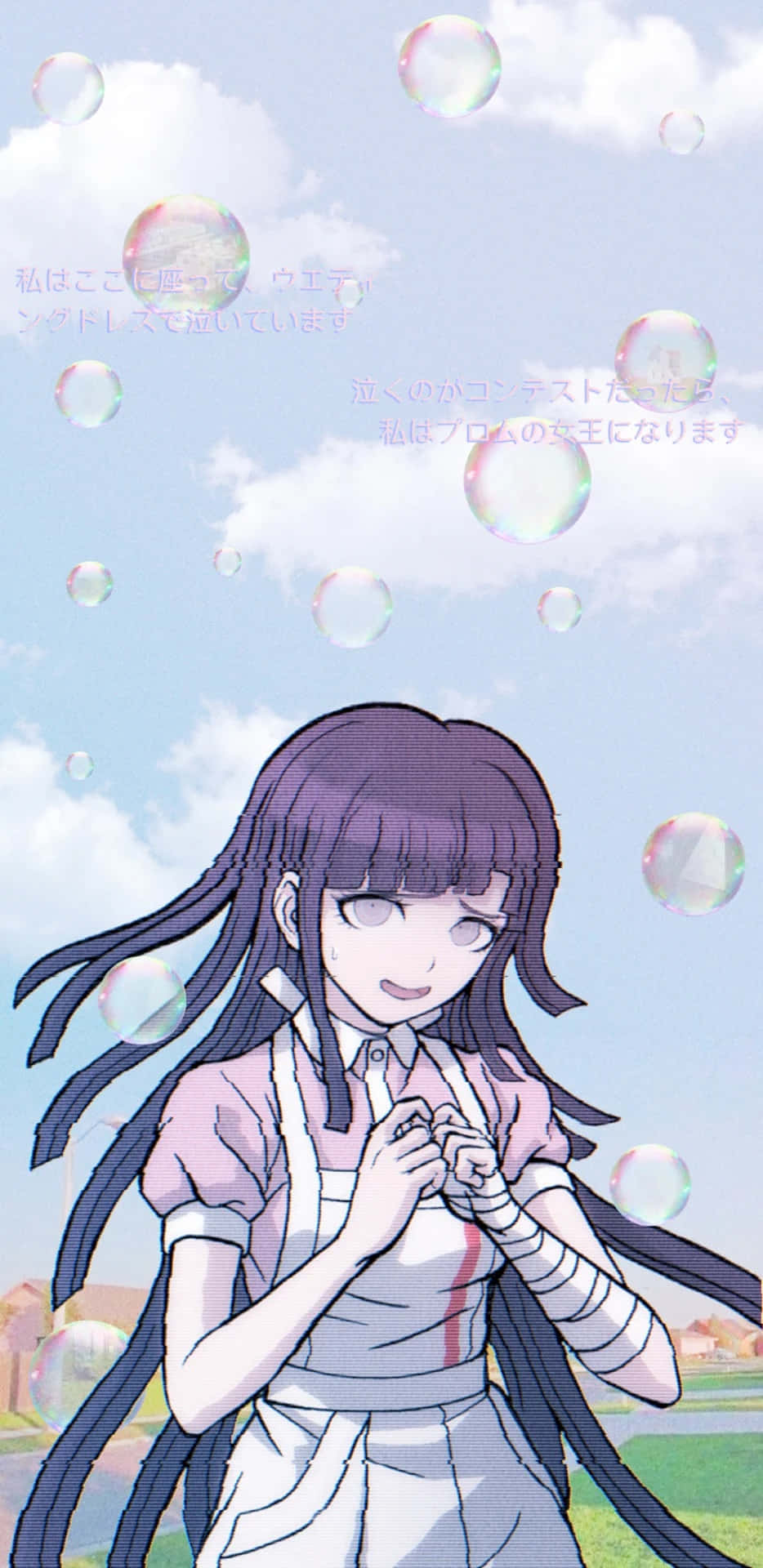  壁紙 — 一個開心的動漫女孩，紫色頭髮，在充滿漂浮肥皂泡的天空下微笑。