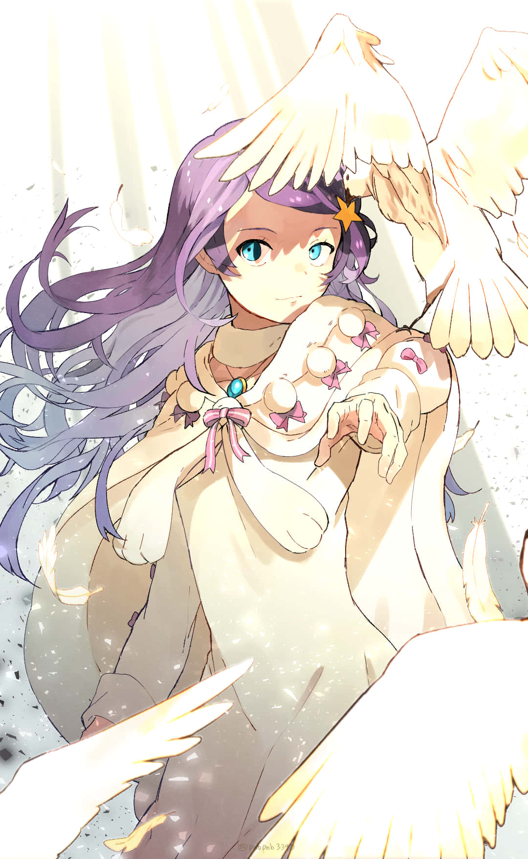 Anastasia Hoshin 桌布 壁紙 — 一個開心的動漫女孩，紫色頭髮和白色翅膀，在明亮空靈的場景中微笑著拿著發光球體。