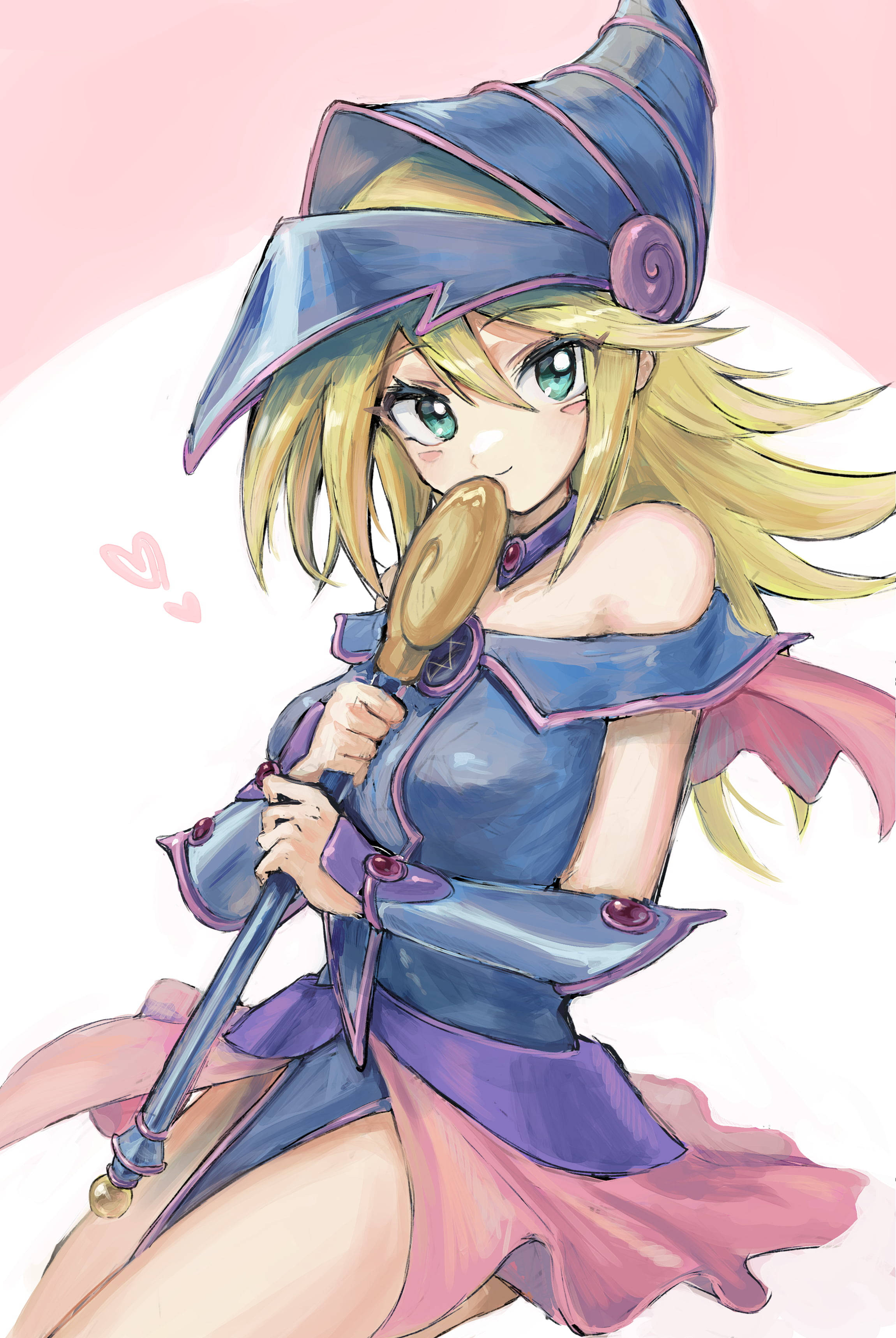 Yu Gi Oh 桌布 壁紙 — 一個開心的動漫女孩，金髮綠眼，戴著藍色巫師帽，穿著藍色服裝，手持法杖，正在吃糕點。