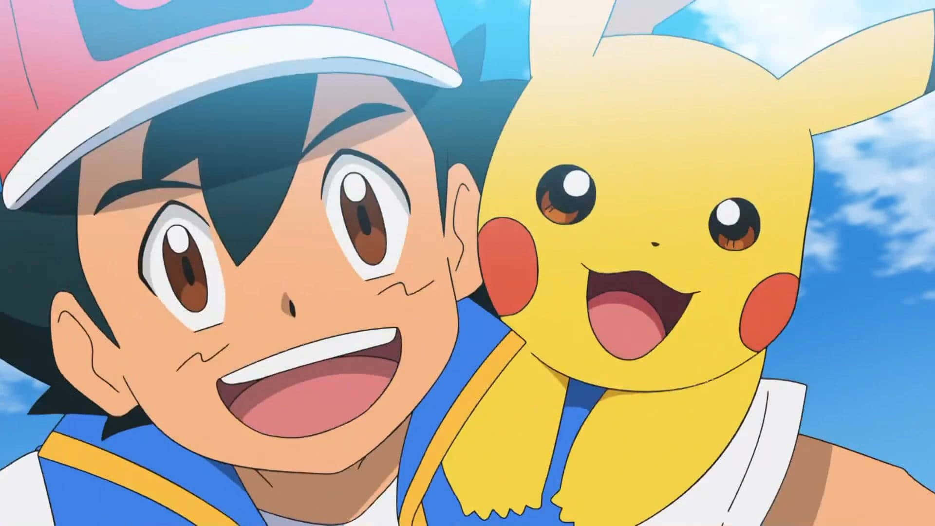 Ash And Pikachu 桌布 壁紙 — 一個開心的動畫男孩和他的黃色比卡超在晴朗的藍天下燦爛地微笑。