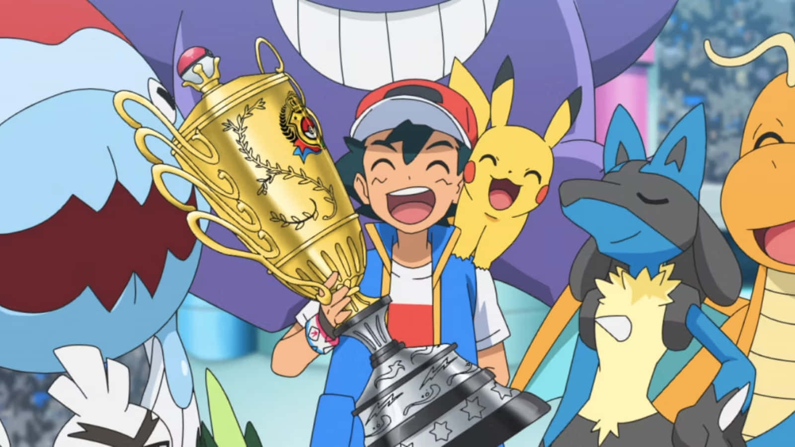 Pokemon World Championships 桌布 壁紙 — 一個開心的動畫男孩拿著閃閃發光的金色獎盃，周圍是他歡呼的寵物小精靈團隊。