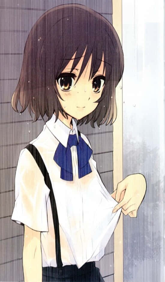 Haruhi Sasaki 桌布 壁紙 — 一個開朗的動漫女孩，棕色頭髮和藍色蝴蝶結，在雨中場景微笑著整理她的白襯衫。