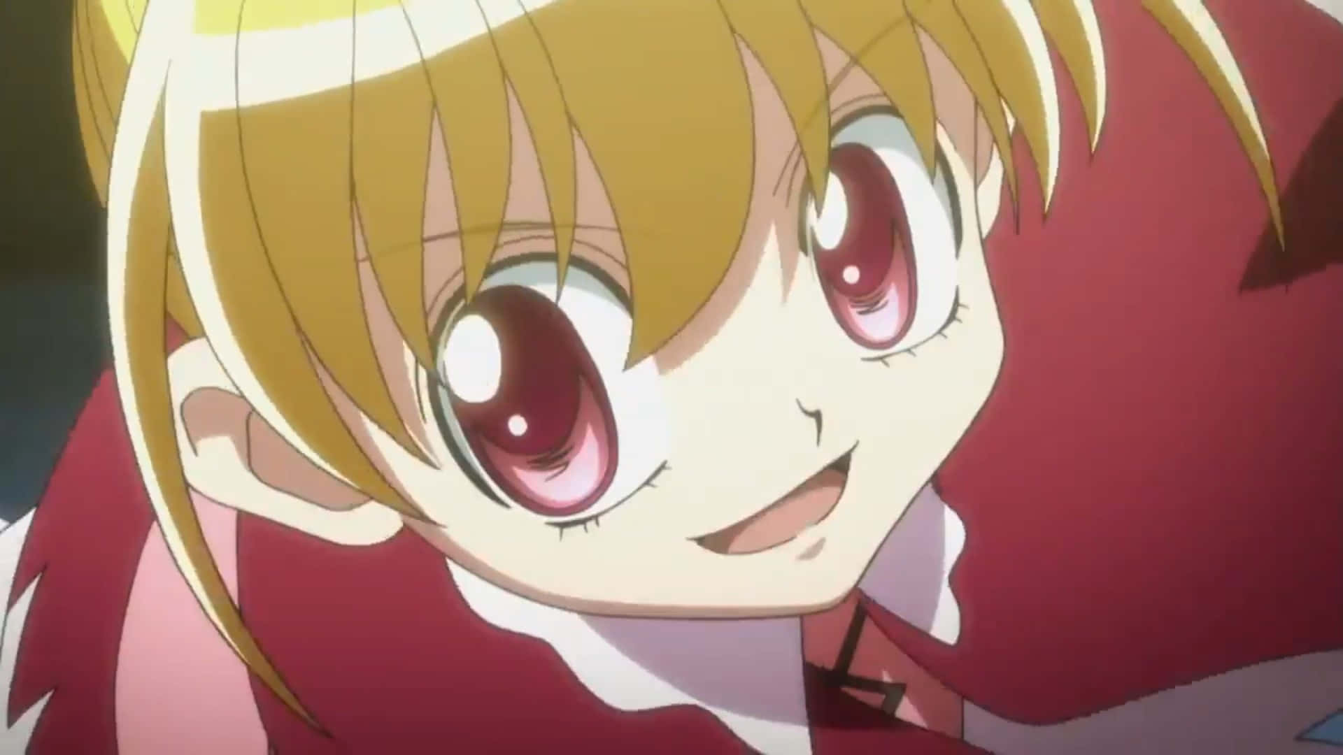 Biscuit Krueger 桌布 壁紙 — 一個開朗的動漫女孩，金髮紅眼，在特寫鏡頭中閃耀光芒。
