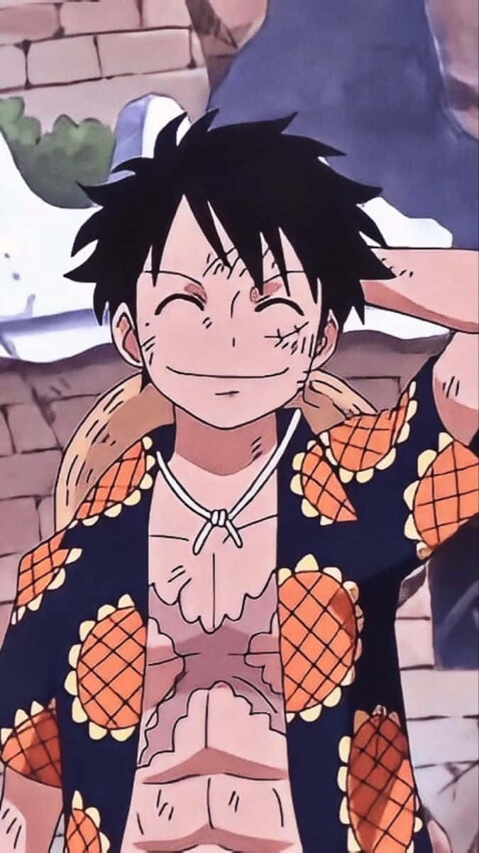 Dressrosa 桌布 壁紙 — 一個開朗的動漫男孩，有著刺刺的黑髮和向日葵圖案襯衫，閉著眼睛燦爛地微笑。