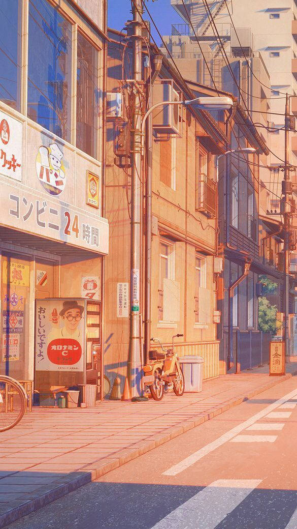 Japanese Anime 桌布 壁紙 — 一個陽光普照的日本街角，沐浴在溫暖的金色光芒中，有一間24小時便利店和一輛停泊的電單車。