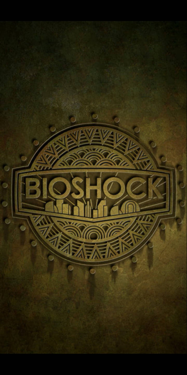 手機 桌布 壁紙 — 一個風化的青銅色Bioshock標誌，帶有複雜的幾何圖案和城市天際線剪影，背景為有紋理的深綠色。