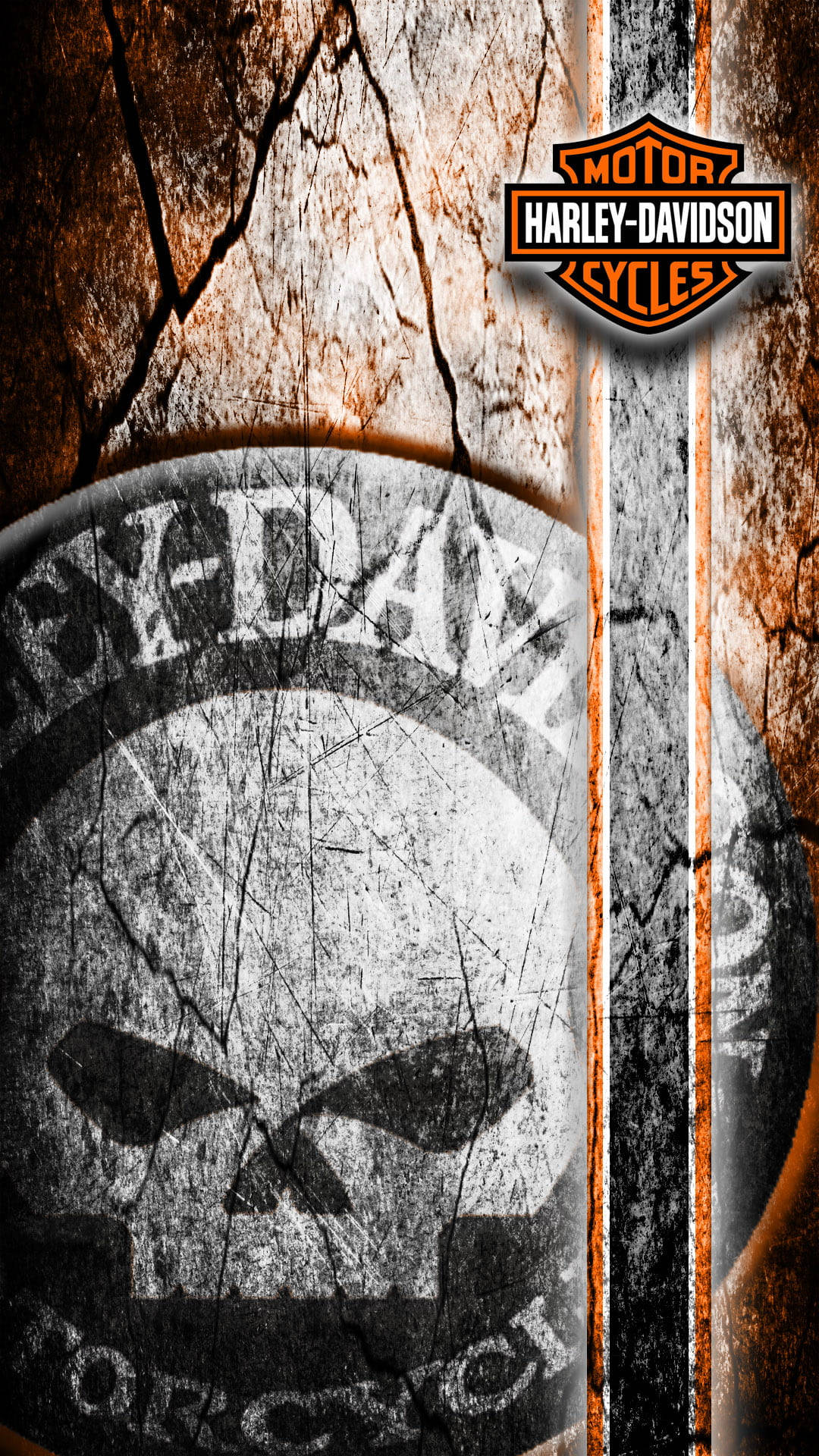 Harley Davidson 標誌 桌布 壁紙 — 一個風化的骷髏標誌，帶有 'Harley-Davidson' 品牌標誌，蝕刻在帶有橙色點綴的裂紋木紋質感上。