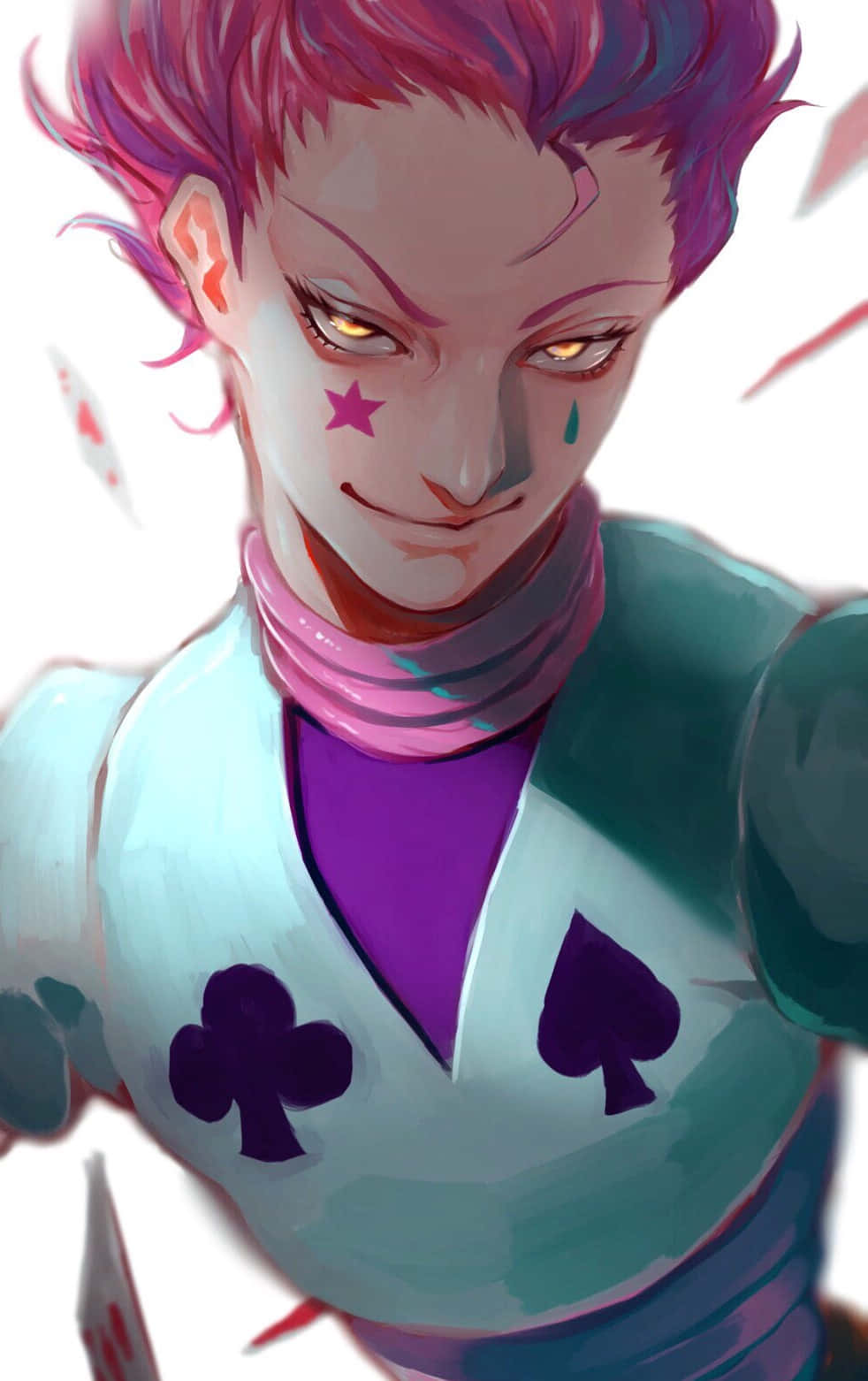 hisoka 桌布 壁紙 — 一個風格化的動漫角色，擁有充滿活力的粉紅色頭髮和頑皮的笑容，穿著卡片主題的服裝，背景是明亮的白色。