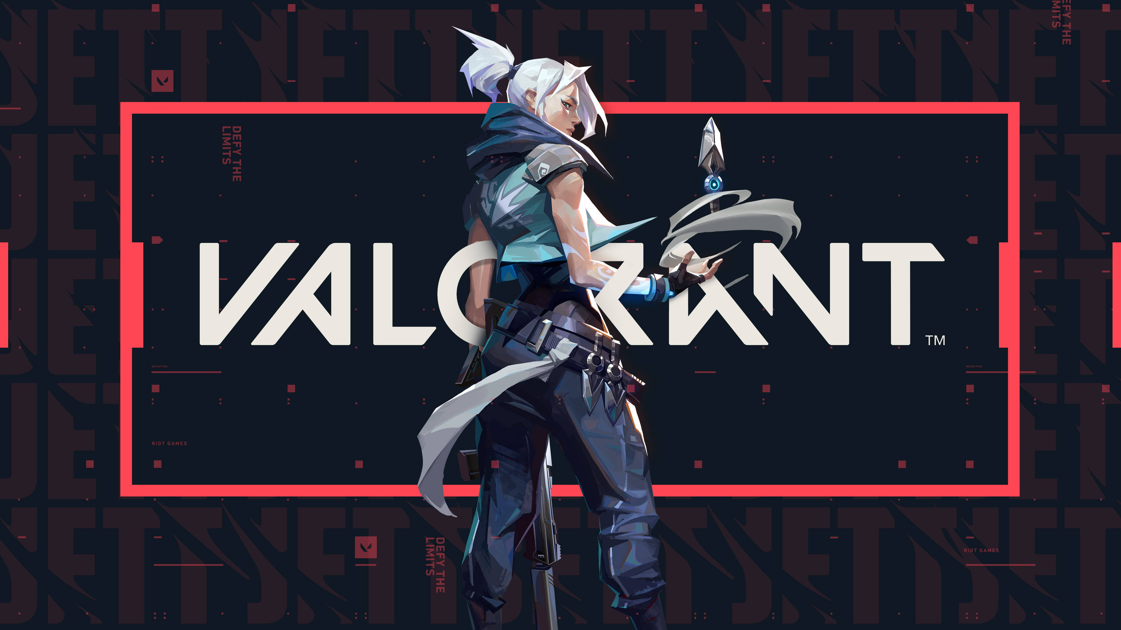 Jett Valorant 2K 壁紙 — 一個風格化的動漫角色，白髮和未來裝備，自信地站在Valorant標誌旁邊，背景是黑暗的科技主題。
