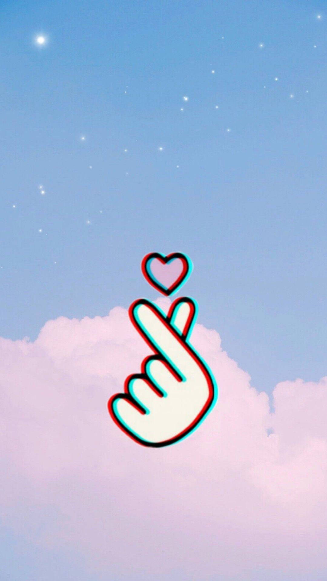 Clouds Aesthetics 桌布 壁紙 — 一個風格化的手勢，上方有一個心形，漂浮在帶有星星和雲朵的粉彩天空上。