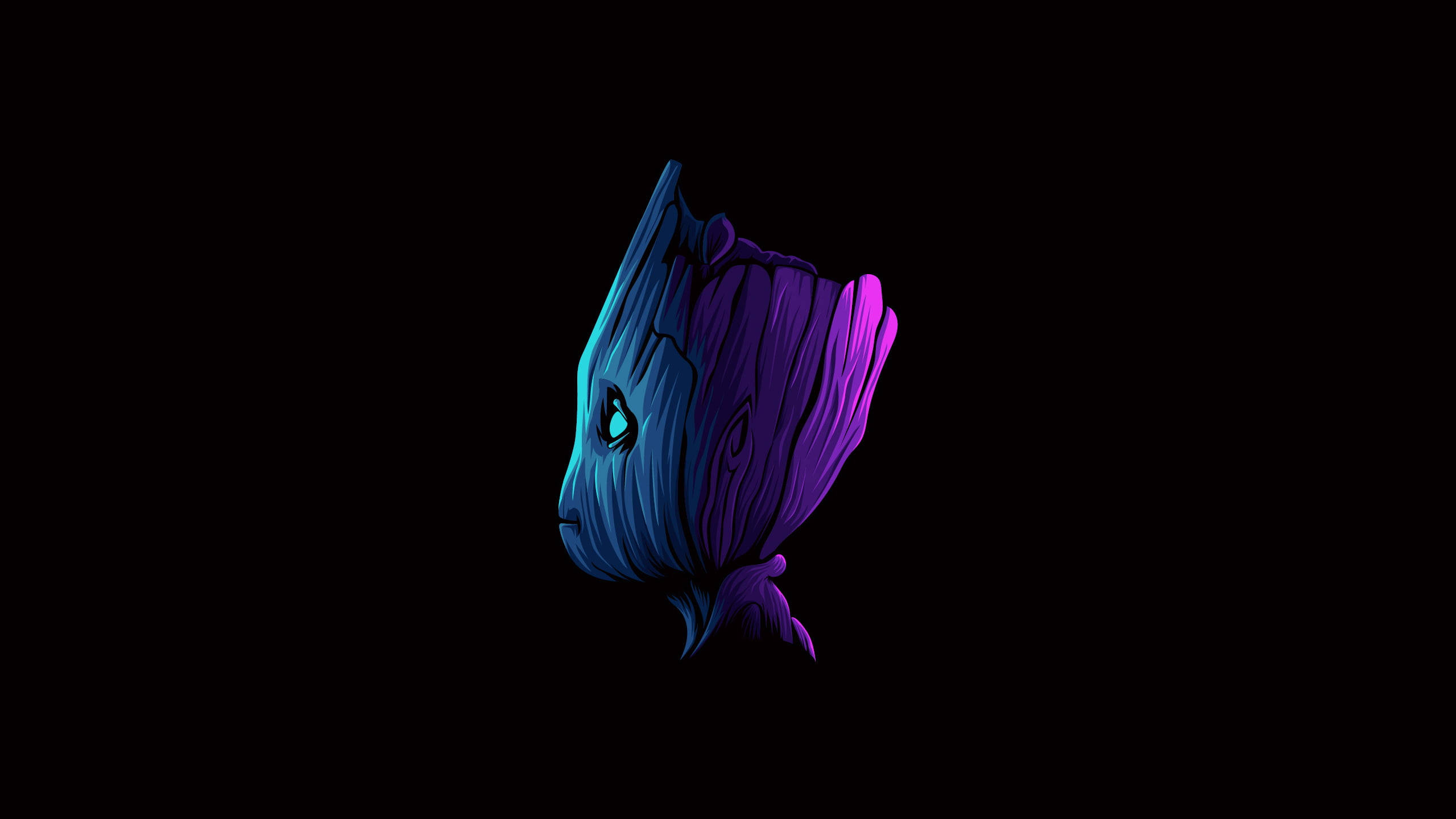 Groot 桌布 壁紙 — 一個風格化的格魯特頭部在漆黑背景中散發出電光藍和紫色光芒。