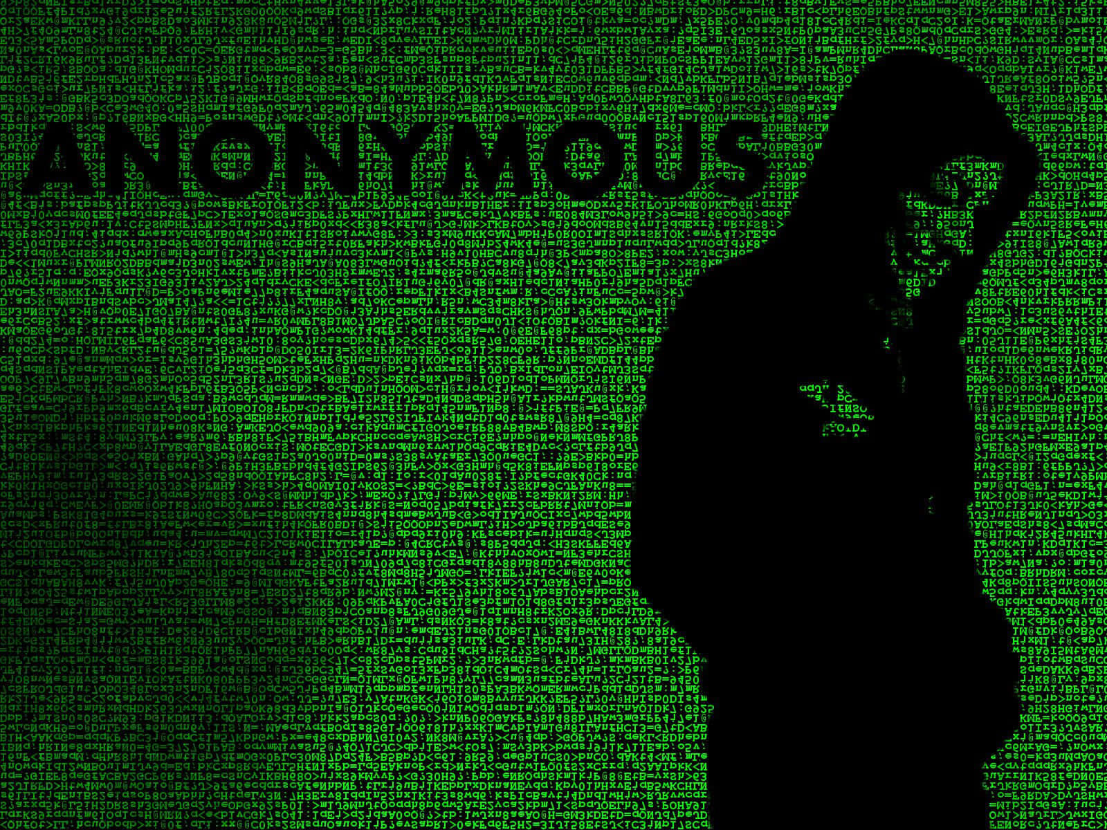 Anonymous 桌布 壁紙 — 一個風格化的綠色連帽衫剪影從層疊的數位代碼中浮現，並醒目地顯示著ANONYMOUS一詞。