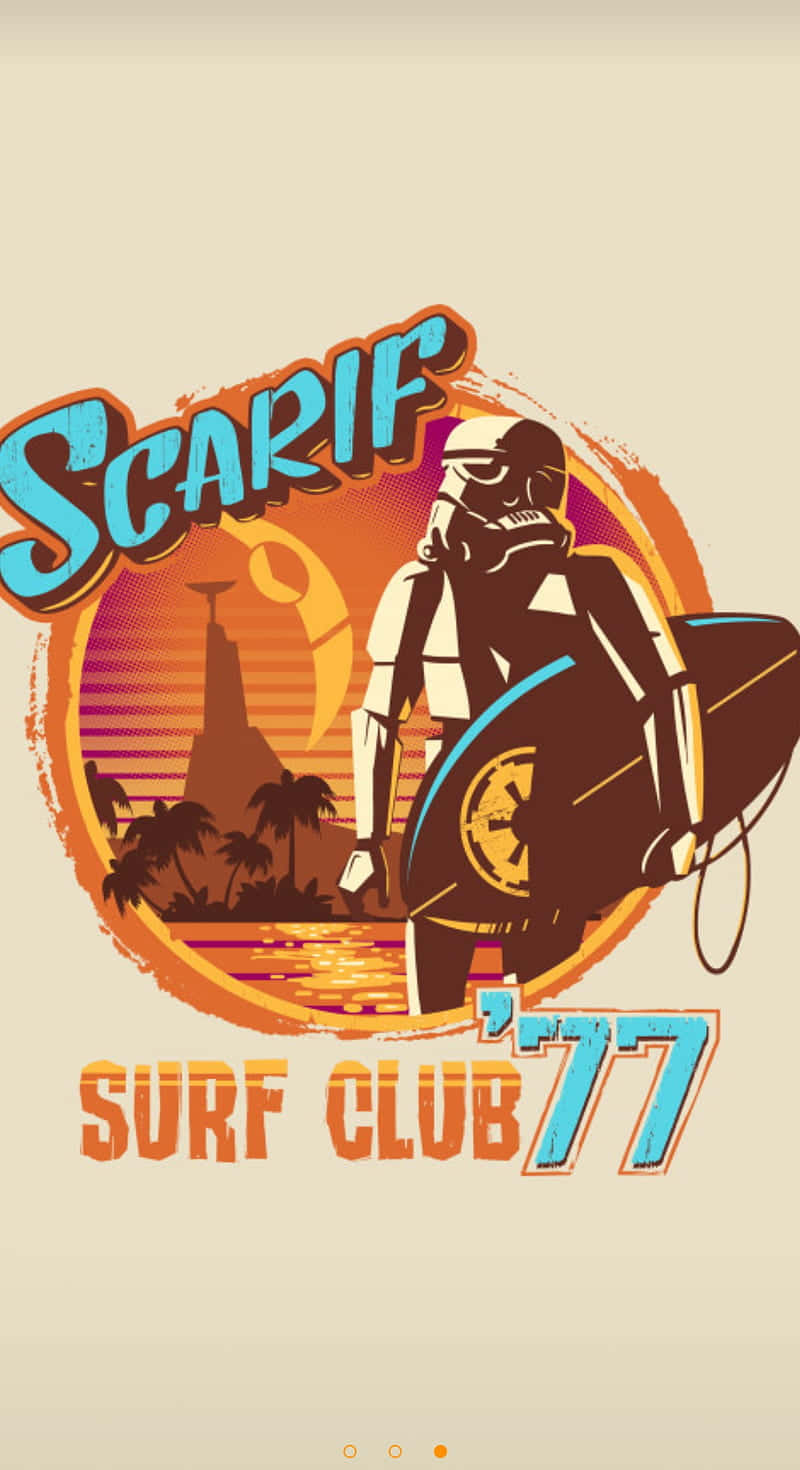 Scarif 桌布 壁紙 — 一個風格化的風暴兵拿著衝浪板，背景是充滿活力的日落，有棕櫚樹和遠處的尖塔，下方有「Scarif Surf Club '77」文字。