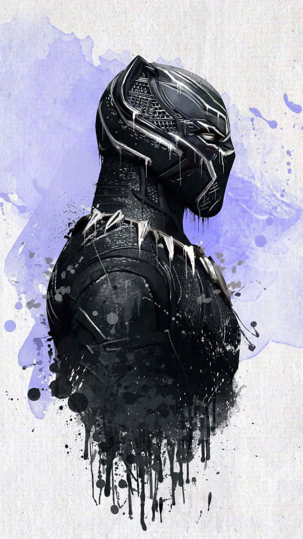 Vibranium 桌布 壁紙 — 一個風格化的黑豹形象，身穿黑色盔甲，帶有銀色點綴，站在紫色和白色油漆飛濺的紋理背景前。