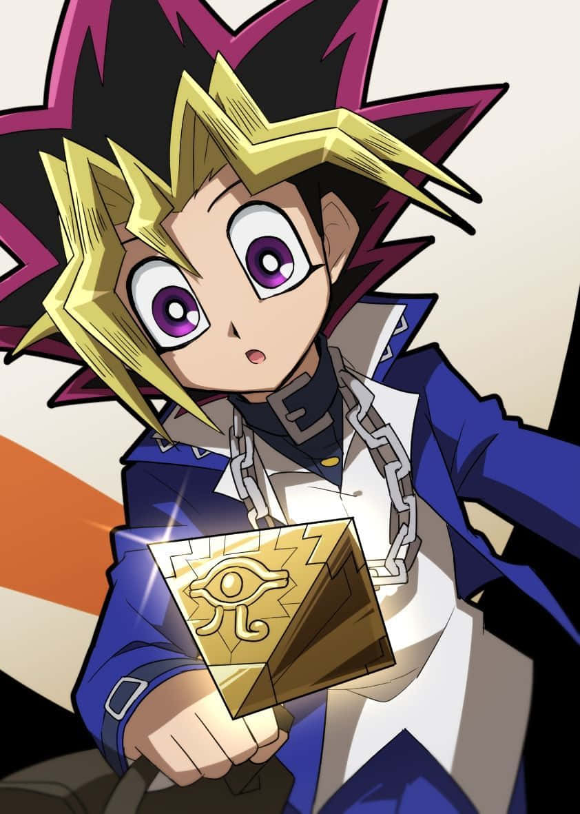 Yugi Muto 桌布 壁紙 — 一個驚訝的動漫男孩，有著尖刺金髮和紫色眼睛，手持一個帶有眼睛符號的發光金色拼圖塊。