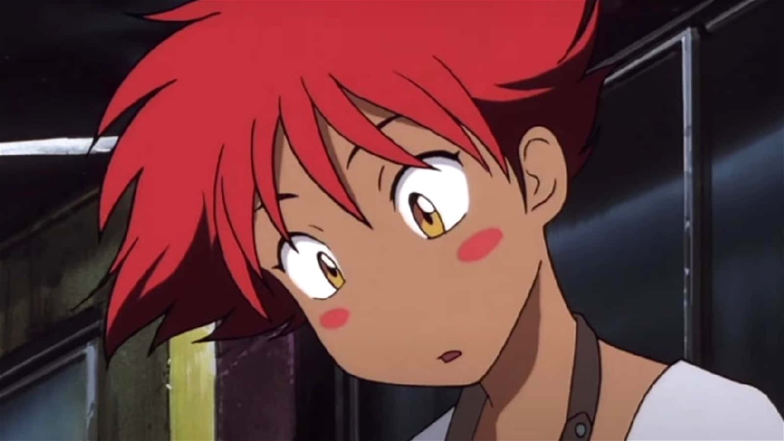 Cowboy Bebop Edward 桌布 壁紙 — 一個驚訝的動漫角色，擁有鮮豔的紅髮和大眼睛，在昏暗的環境中向上看。