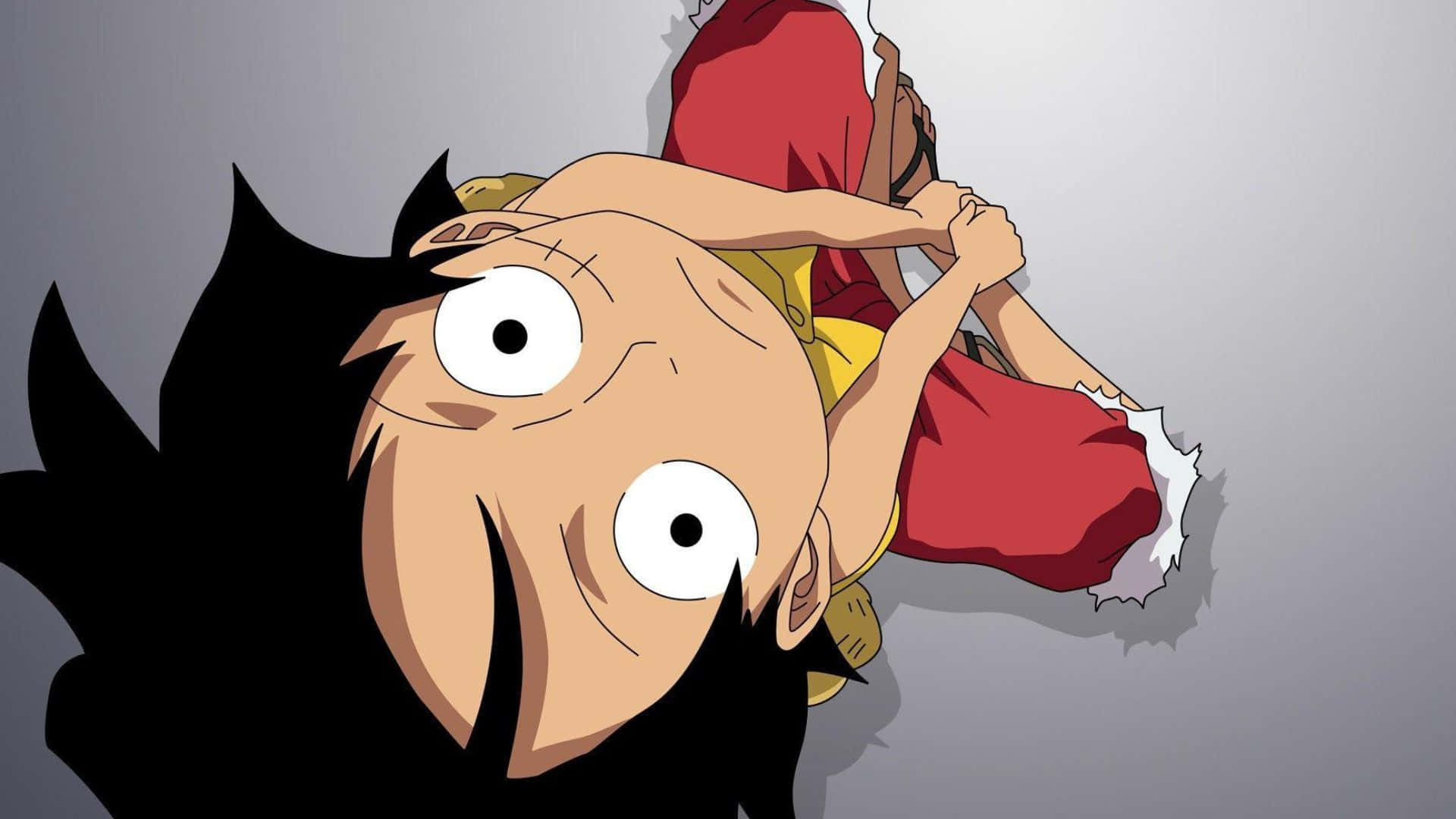 Haki 桌布 壁紙 — 一個驚訝的動畫男孩，黑髮大眼，被一個身穿紅色衣服的人物倒吊著，背景是純灰色。