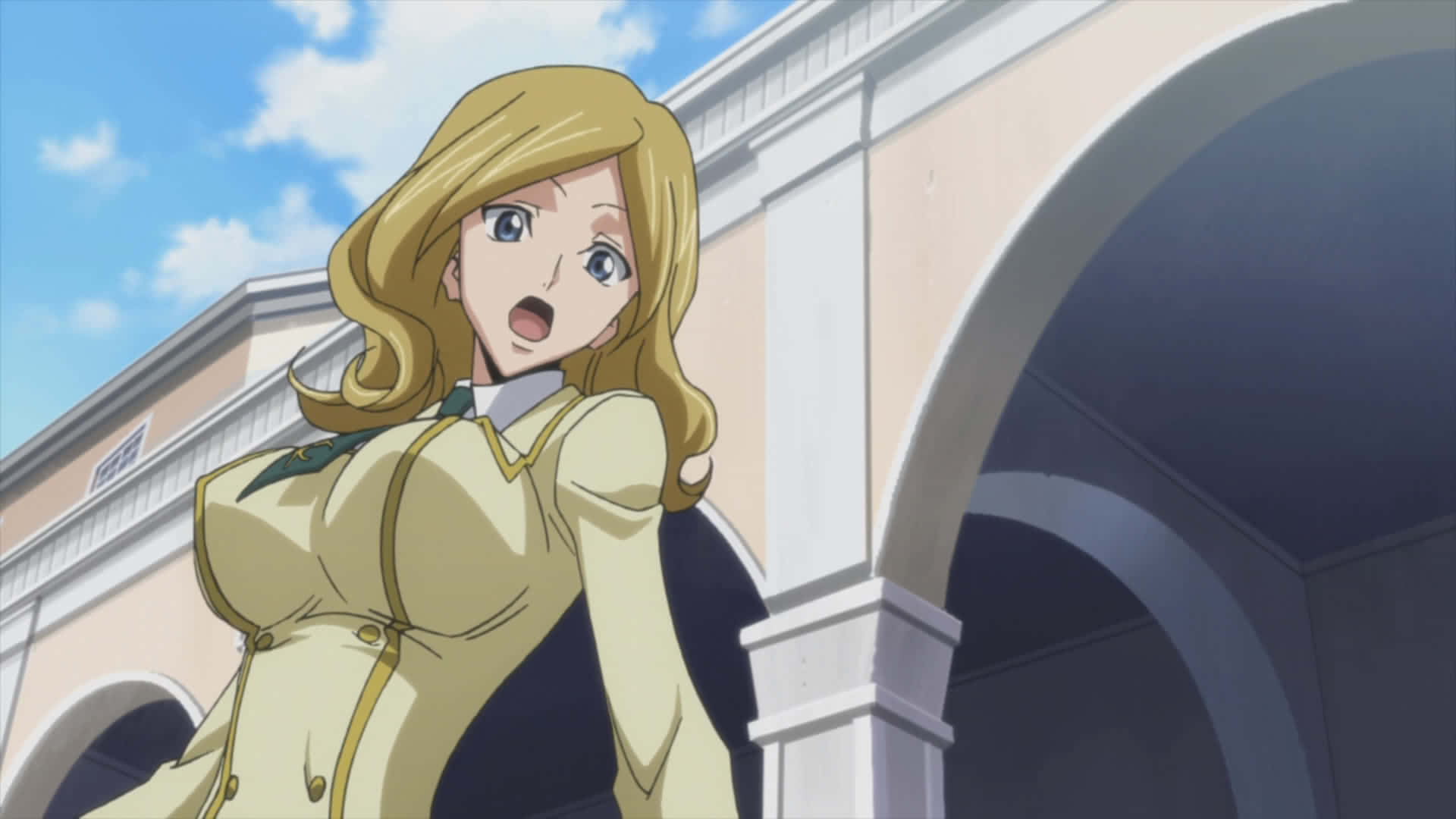 Milly Ashford 桌布 壁紙 — 一個驚訝的金髮動漫女孩穿著米色制服，站在白色拱形柱廊下，背景是明亮的藍天。