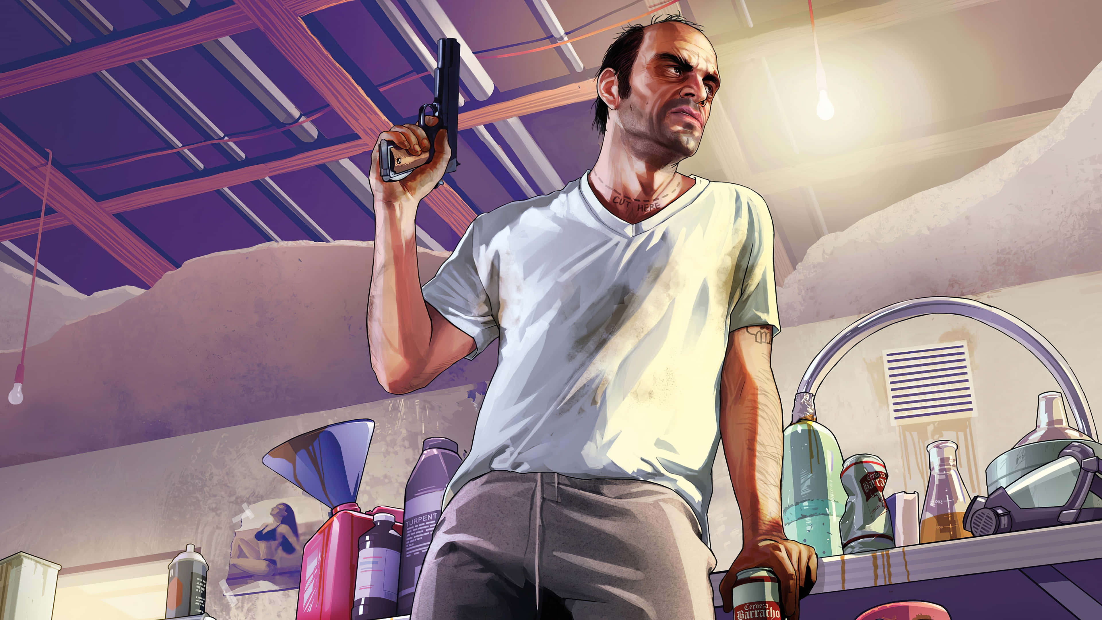 Gta 5 4K 桌布 壁紙 — 一個骯髒的動畫男子穿著污漬襯衫，在紫色天花下的雜亂車庫中手持槍支。