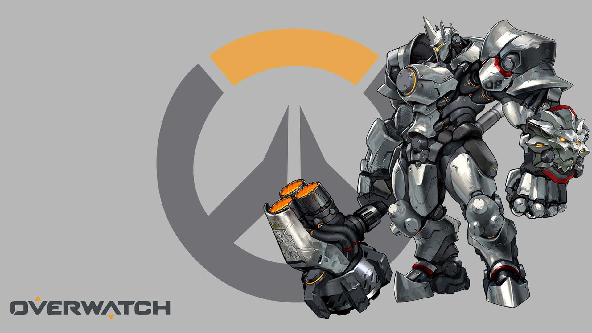 Overwatch Reinhardt 桌布 壁紙 — 一個高聳的銀黑色機甲戰士準備就緒，手持發光的橙色加農炮，背景為灰色並帶有Overwatch標誌。