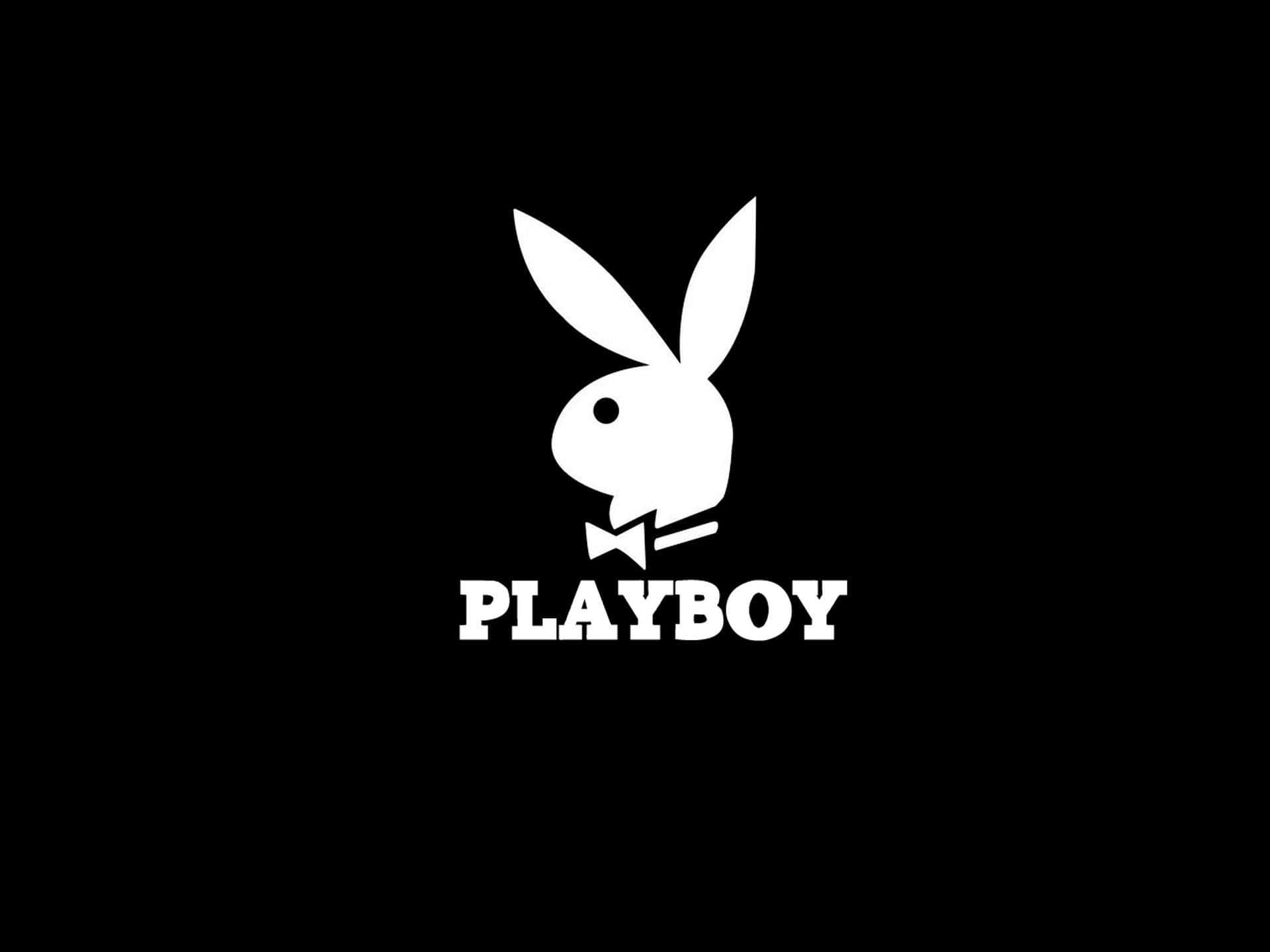 playboy 桌布 壁紙 — 一個鮮明的白色Playboy兔子標誌，帶有蝴蝶結和文字，居中在純黑色背景上。