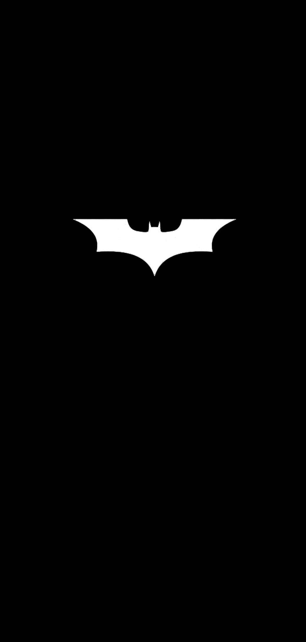 Batman Black And White 桌布 壁紙 — 一個鮮明的白色蝙蝠俠標誌居中在純黑色背景上，營造出高對比度的極簡設計。