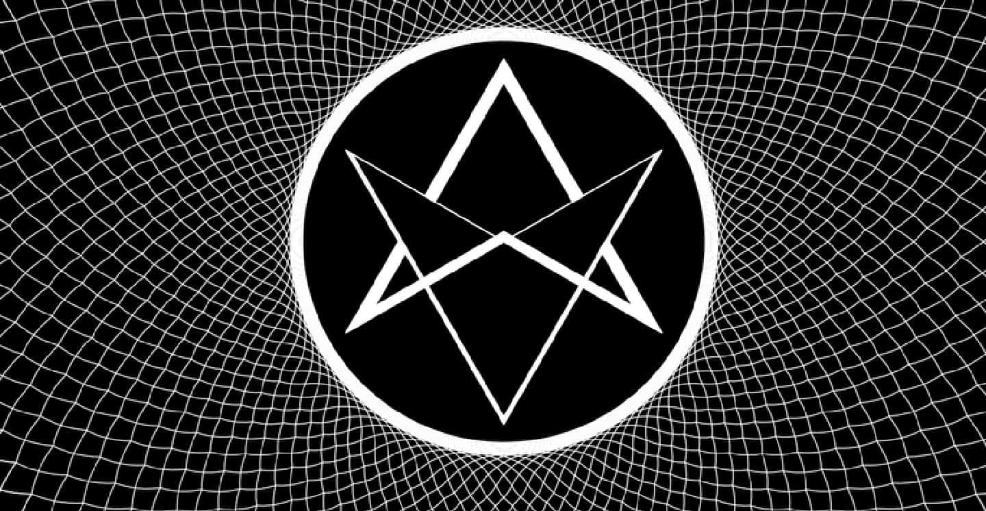 Thelema 桌布 壁紙 — 一個鮮明的黑白抽象設計，在波浪網格背景上呈現圓形內的幾何星形。