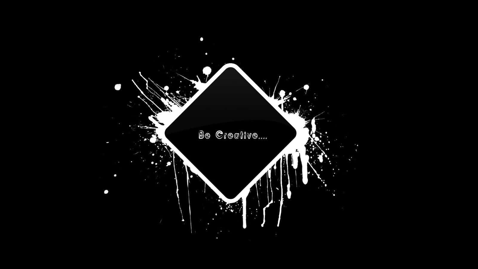 Black And White Typography 桌布 壁紙 — 一個鮮明的黑色背景上有一個白色鑽石形狀，內部有油漆飛濺和文字「Be Creative...」。