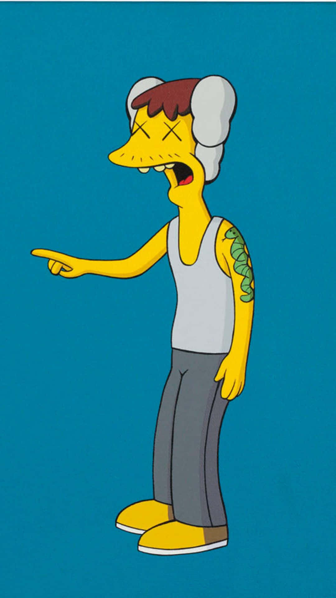 Kaws The Simpsons 桌布 壁紙 — 一個黃色卡通男人，有X眼睛和廚師帽，對著純藍色背景憤怒地指著。