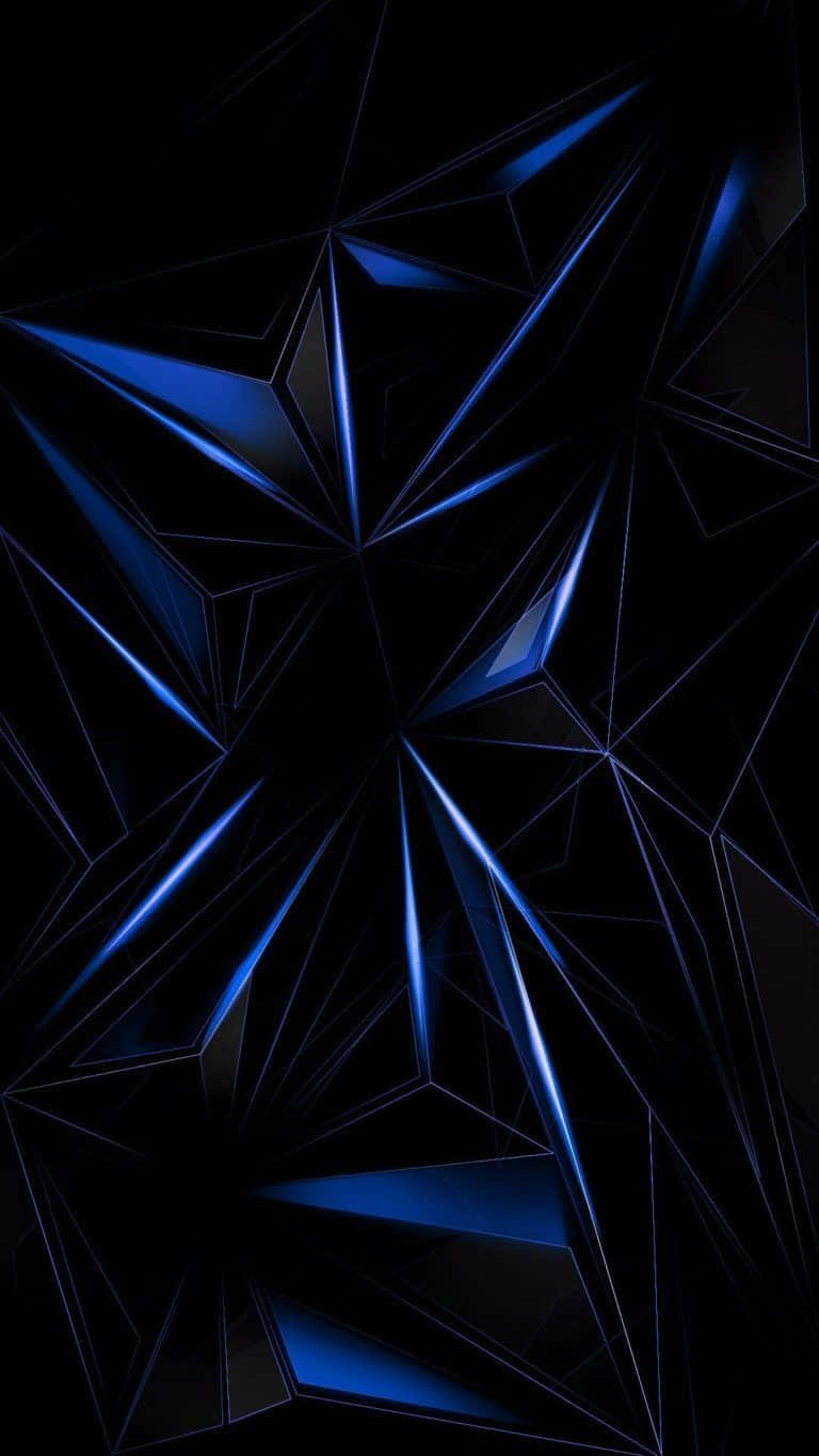 Electricity 桌布 壁紙 — 一個黑暗的抽象幾何圖案，帶有尖銳的藍色發光線條和刻面，背景為黑色。
