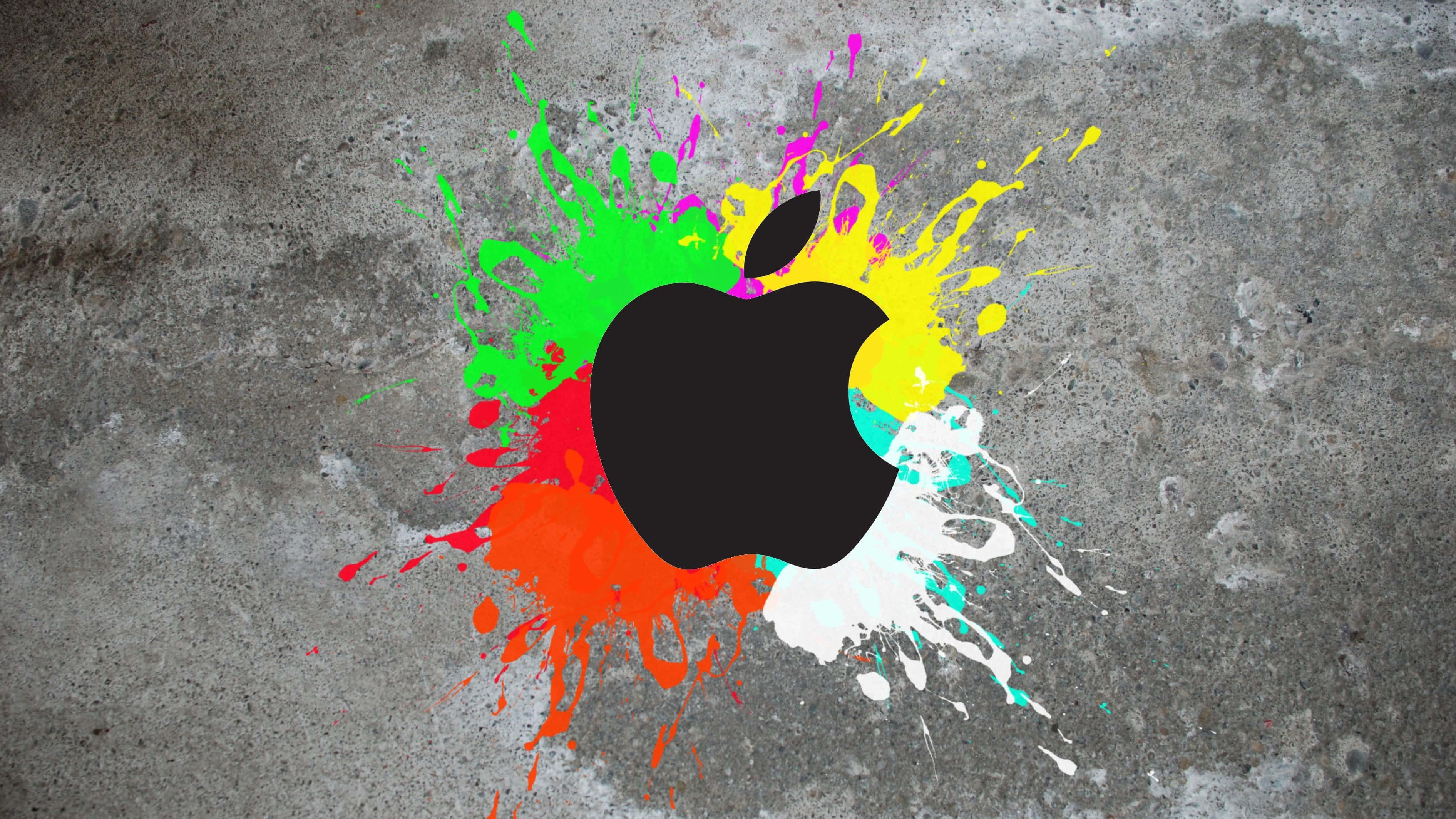4K Apple 桌布 壁紙 — 一個黑色Apple標誌在粗糙的混凝土表面上爆發出鮮豔的油漆飛濺。