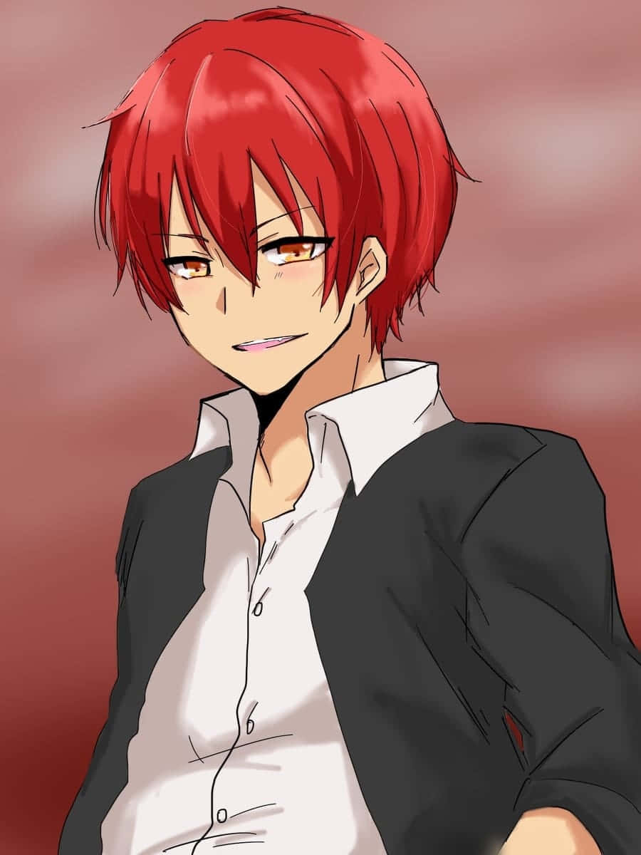 動漫男性角色，紅髮琥珀眼，身穿黑色西裝外套和白襯衫。