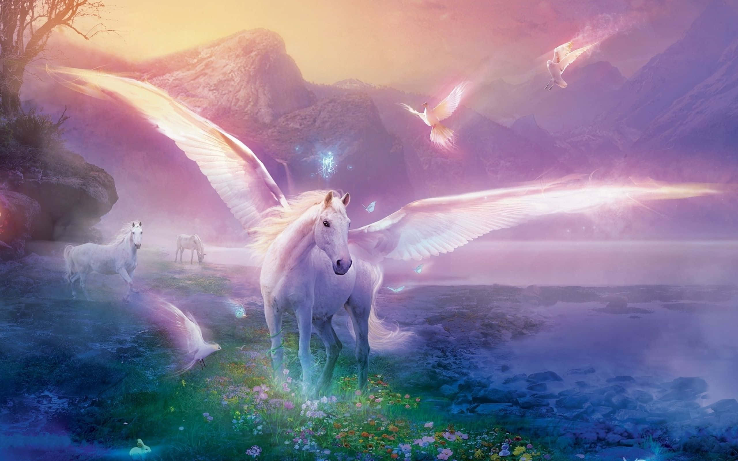 3d Unicorn 桌布 壁紙 — 一匹雄偉的白色有翼馬站在暮色中閃耀的草地上，背景有山脈和飛鳥，構成一個奇幻魔法場景。