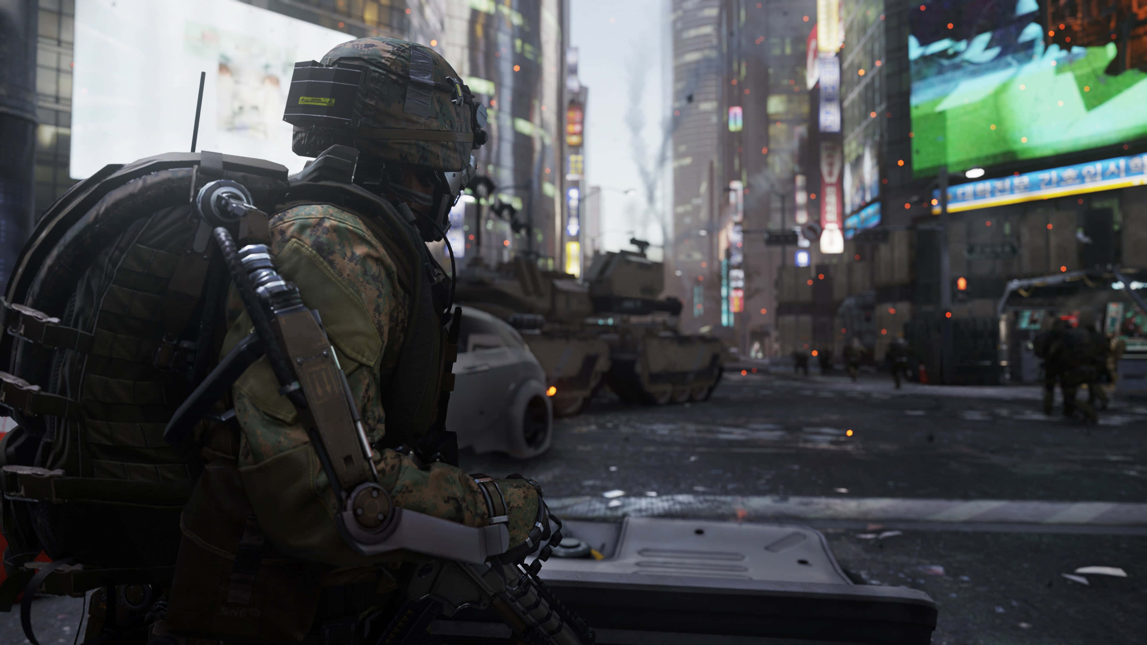 Call Of Duty Battles 桌布 壁紙 — 一名全副武裝的士兵站在被雨水浸濕的未來城市街道上，坦克車在發光的廣告牌旁駛過。