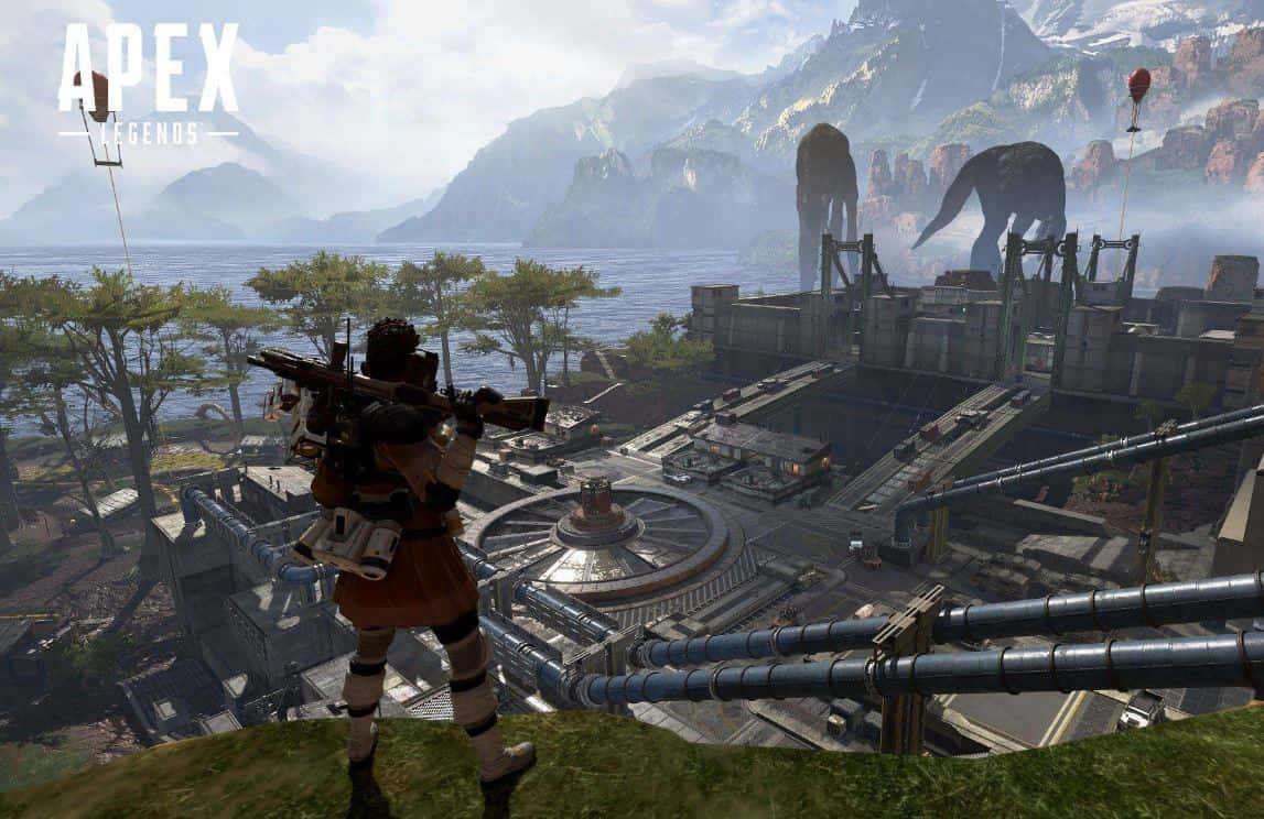 Open-world Game 桌布 壁紙 — 一名士兵俯瞰著一個位於海洋與霧氣繚繞的山脈之間的廣闊工業園區，呈現出鮮明的Apex Legends場景。