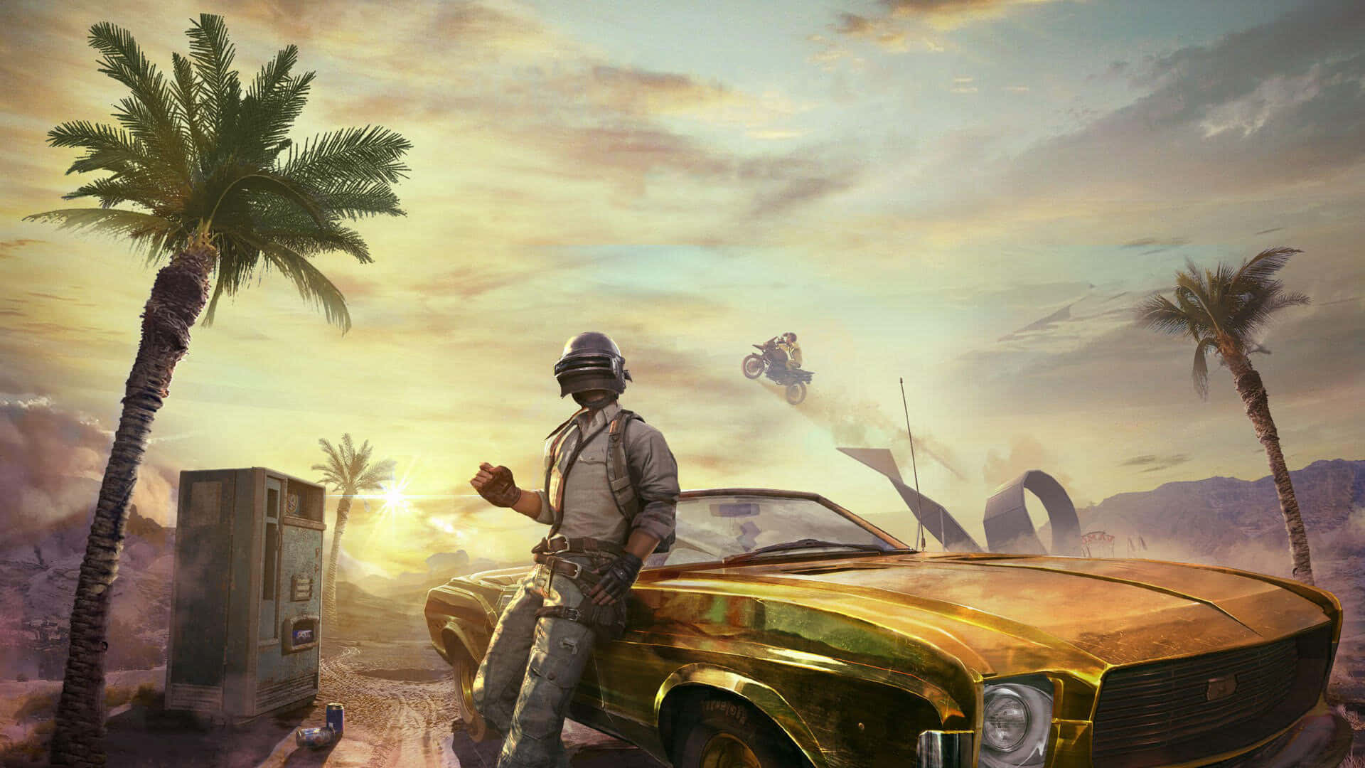 Pubg Banner 桌布 壁紙 — 一名士兵在沙漠日落時靠在一輛金色肌肉車上，頭頂有棕櫚樹和一輛摩托車飛過。